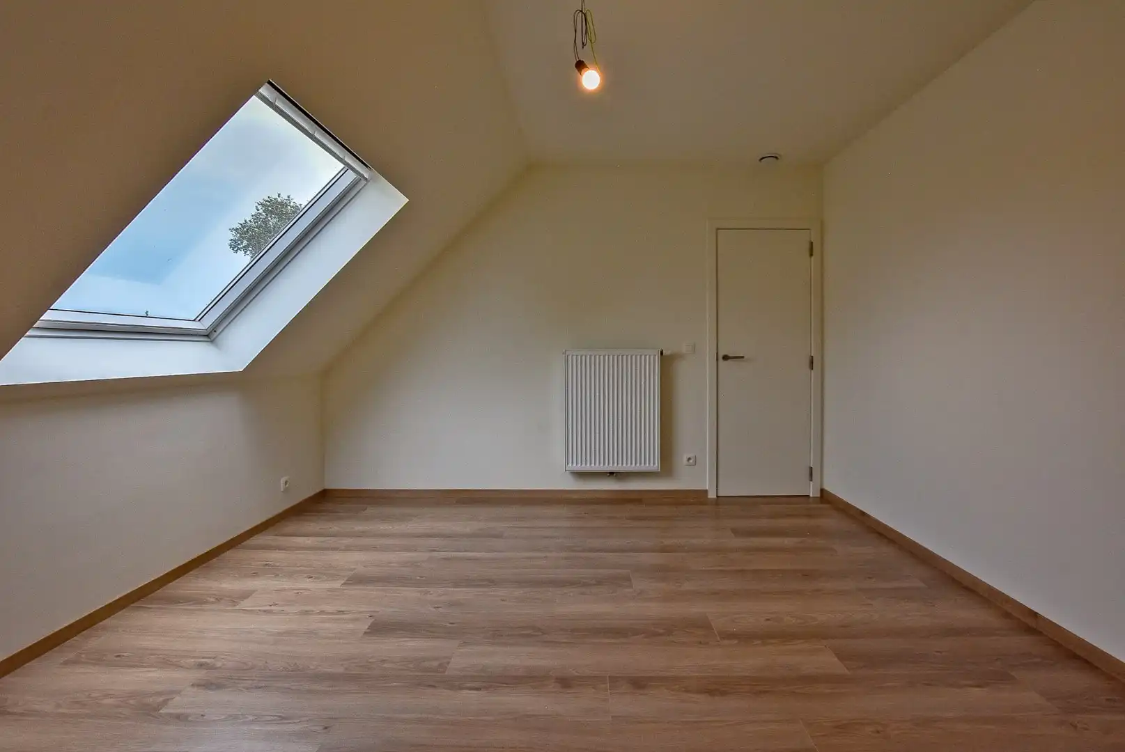 Ruime energiezuinige nieuwbouwwoning (2024) met inpandige garage op 193m² gelegen te Houthulst. foto 14