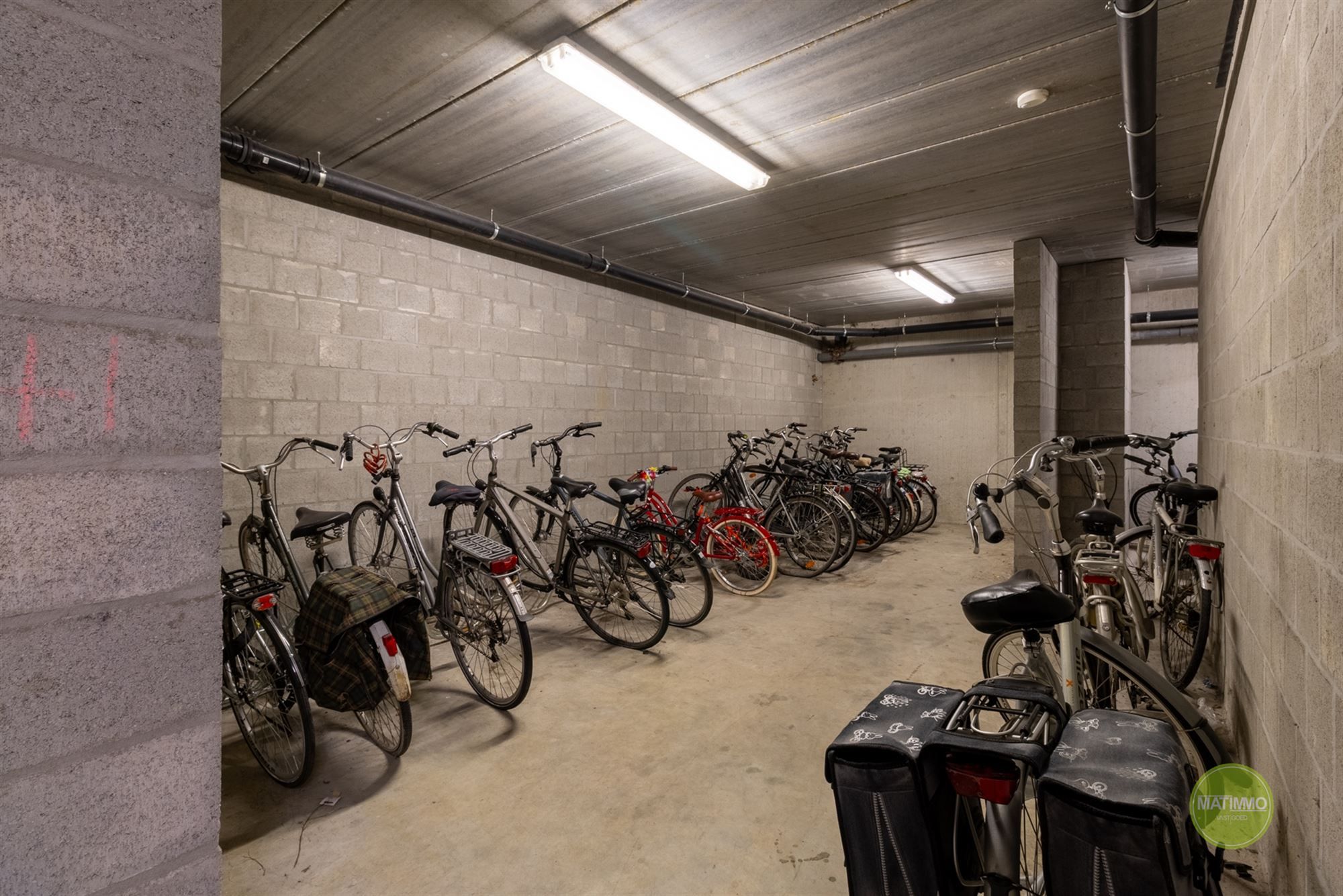 Instapklaar appartement met terras in Geel foto 15