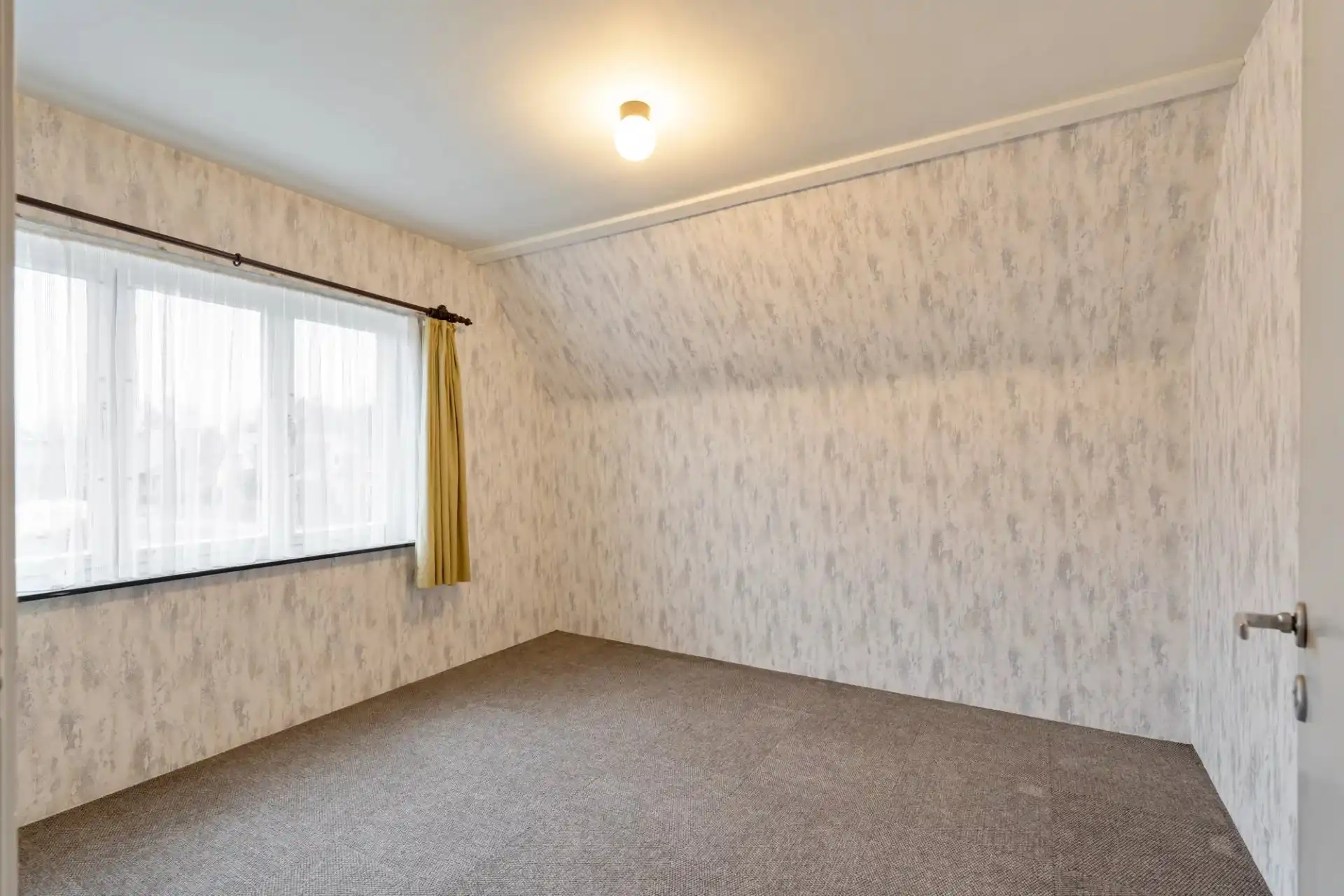 Gezinswoning op ruim perceel te Heusden foto 12