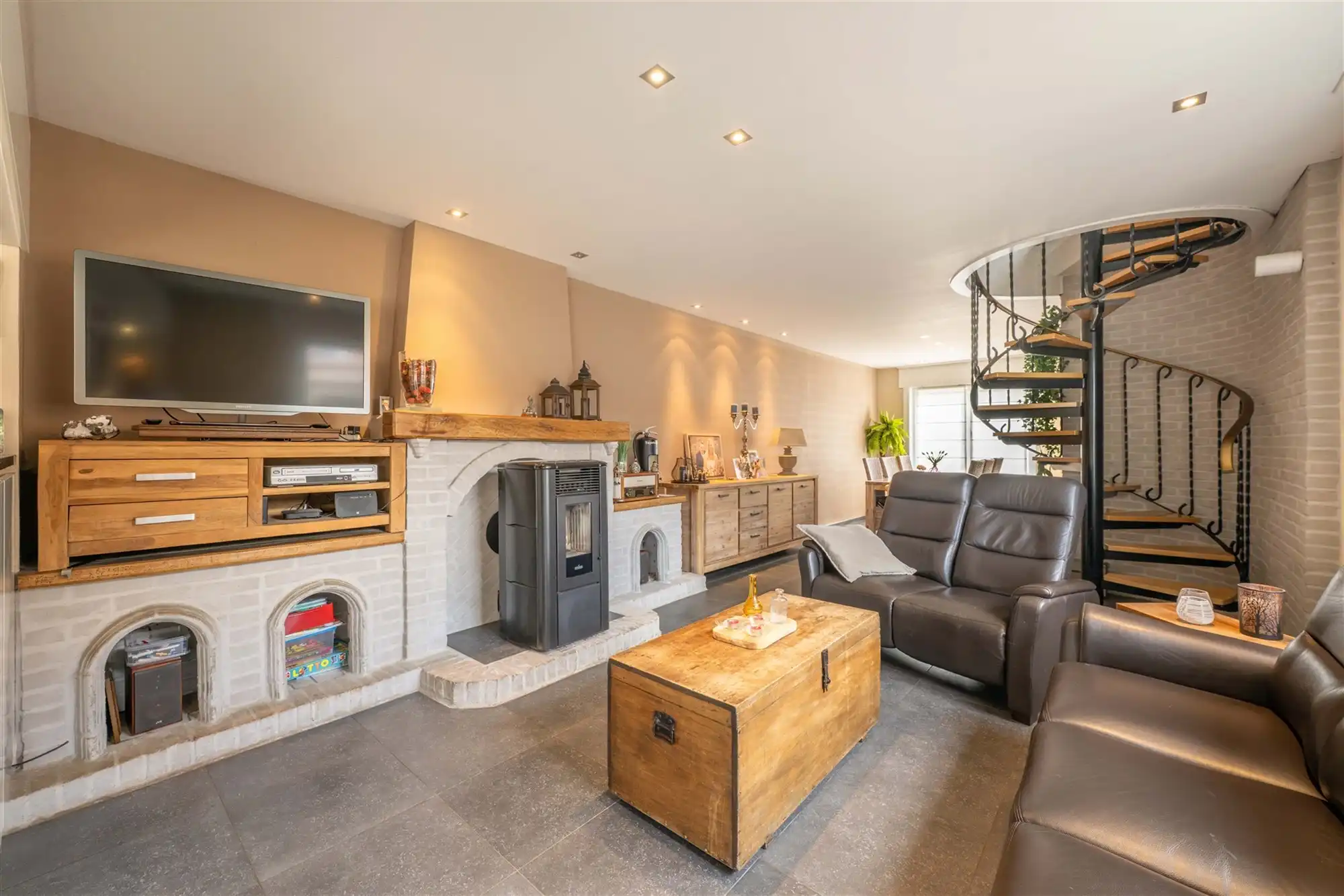 Woning met loods foto 6