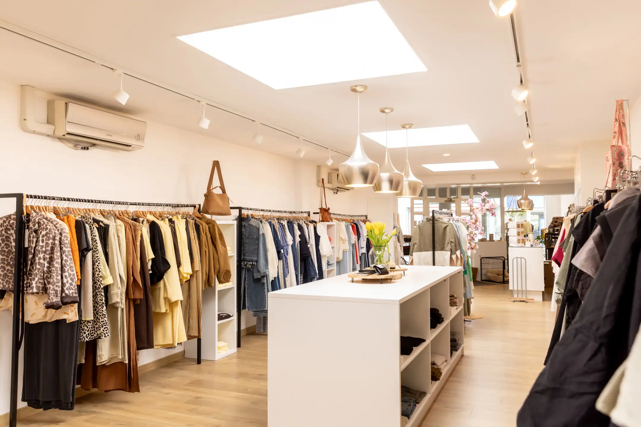 Handelspand met stockageruimte gelegen in het centrum van Bornem foto 16