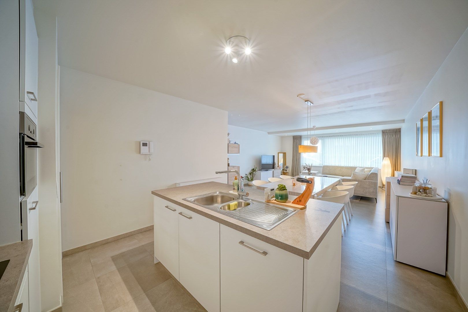 Recent gelijkvloers 2-slaapkamer appartement vlakbij de Spuikom te Bredene foto 9