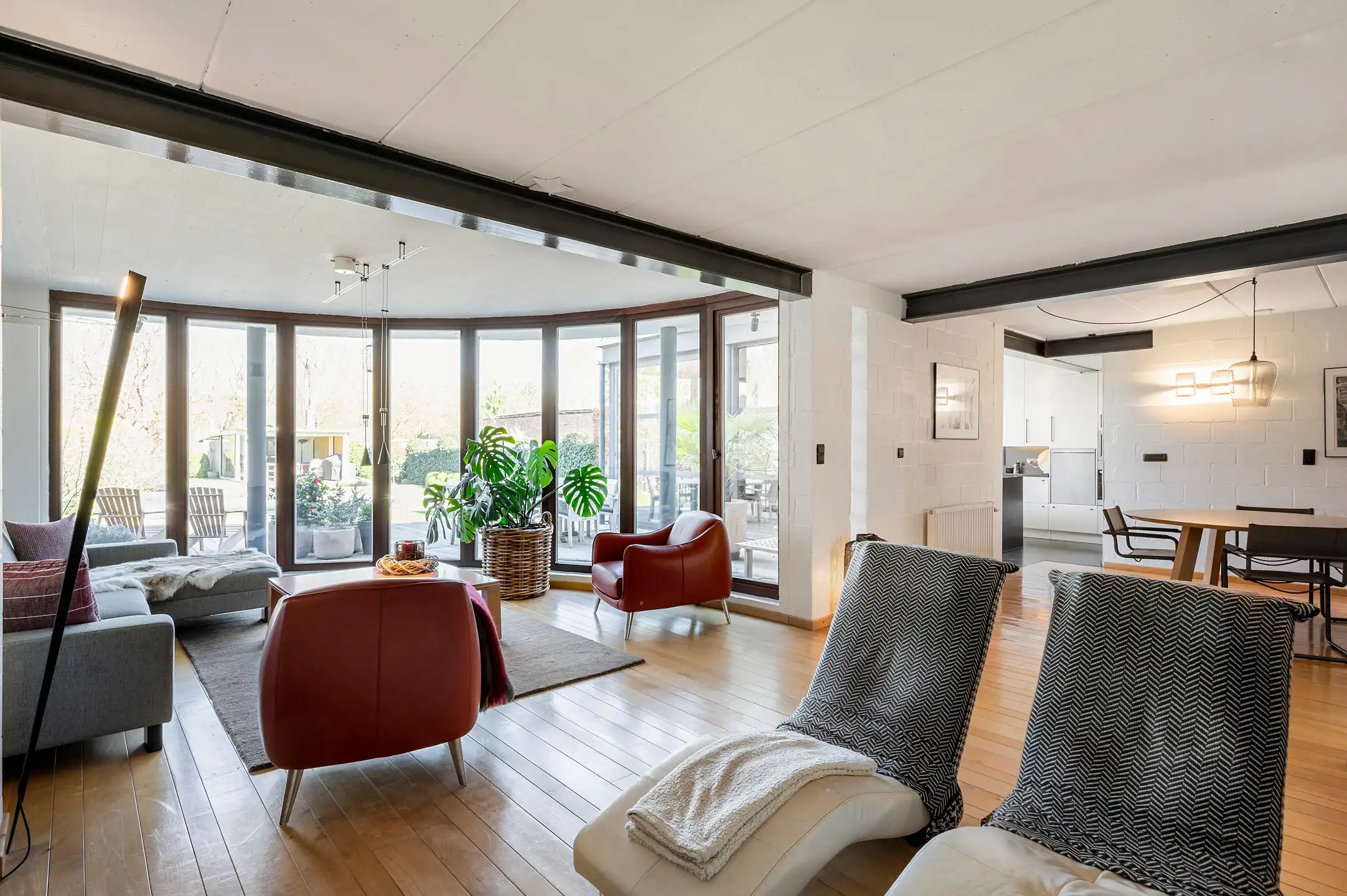 Ruime instapklare woning met zwembad te Brasschaat! foto 3