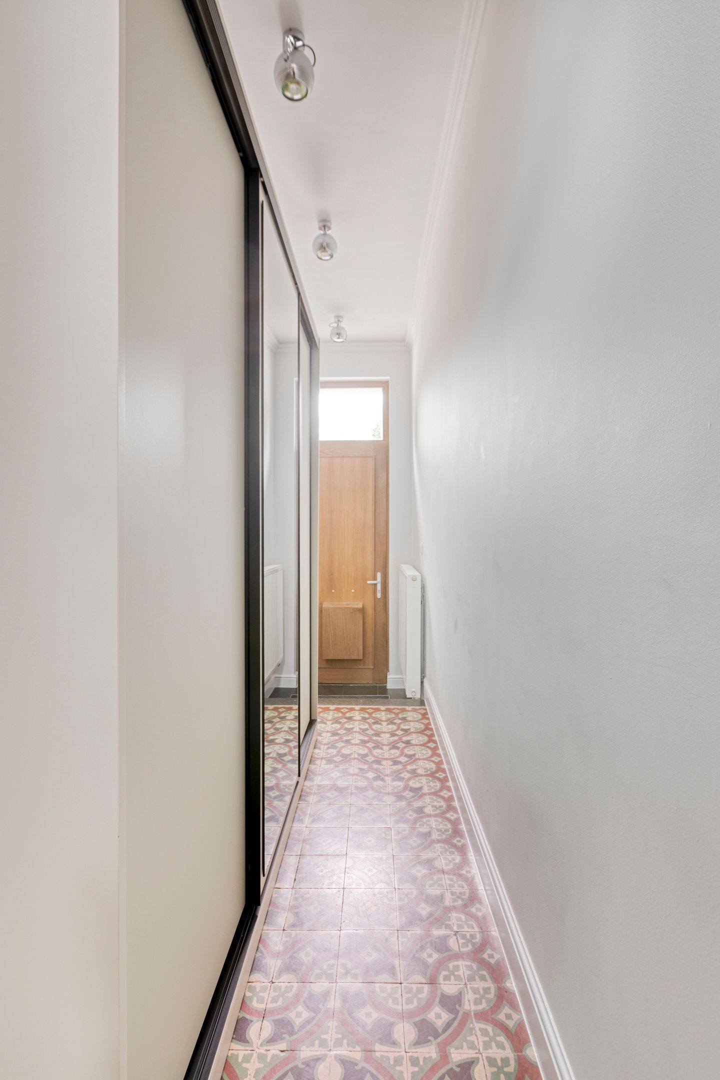 Gerenoveerde herenwoning met garage foto 4