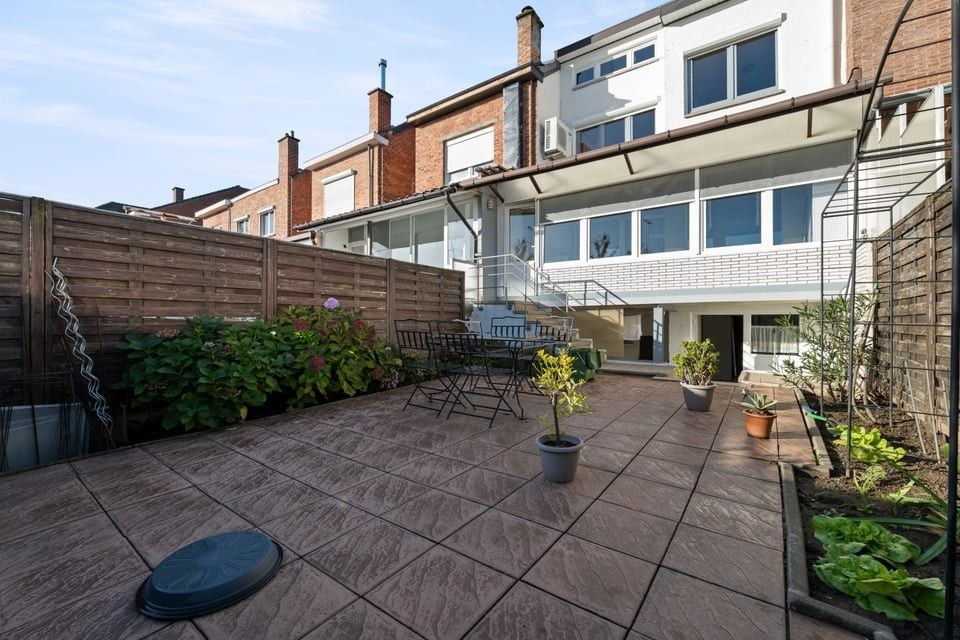 CHARMANTE, INSTAPKLARE WONING MET 3 SLAAPKAMERS, GROTE ZOLDER EN GEEZELLIGE BUITENRUIMTE foto 6