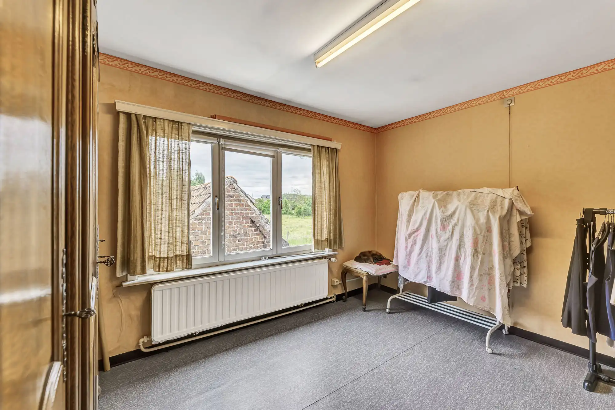 Te renoveren woning met extra entiteit en garage foto 15