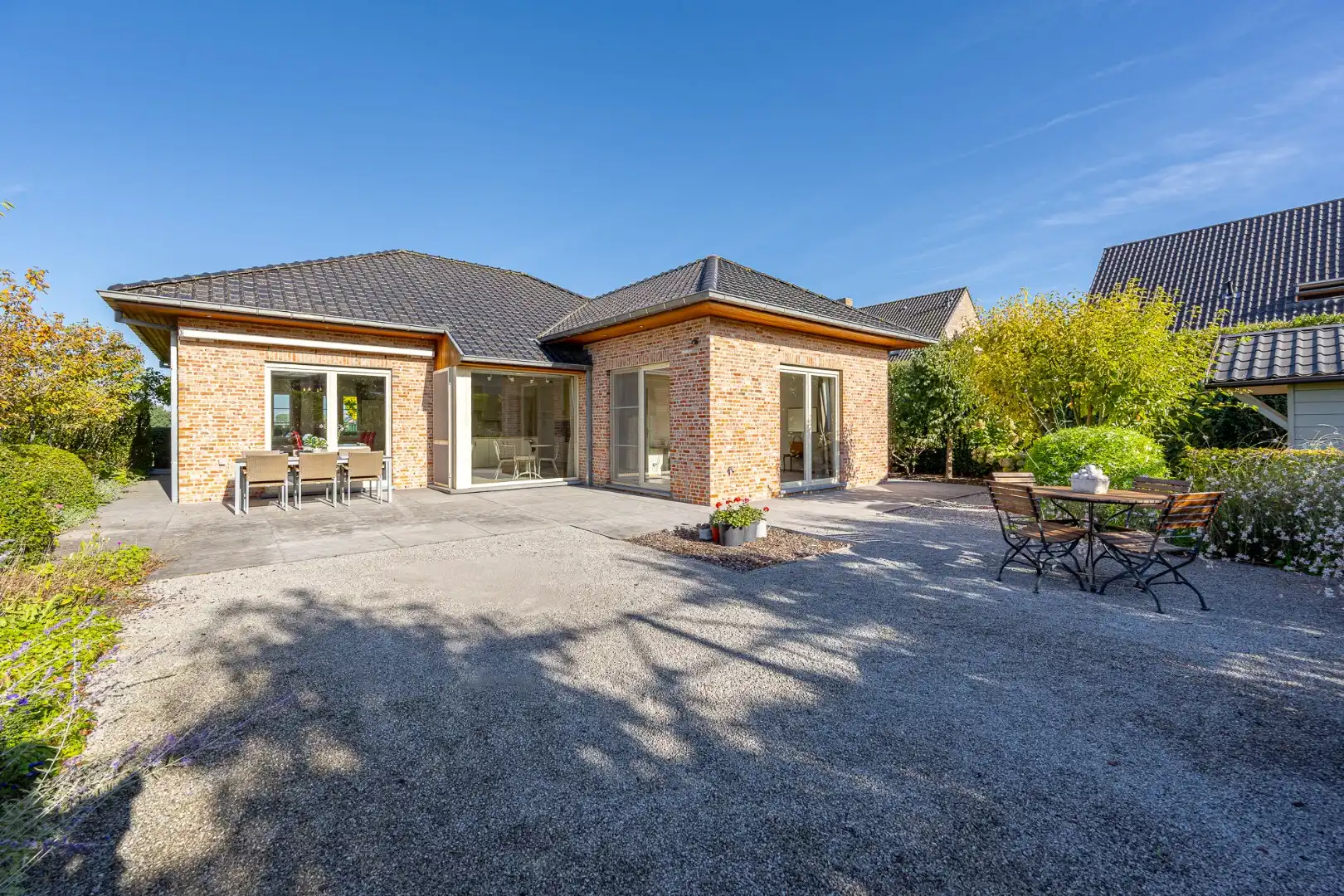 Instapklare, gelijkvloerse woning met garage en zuidgerichte tuin in Pittem foto 2