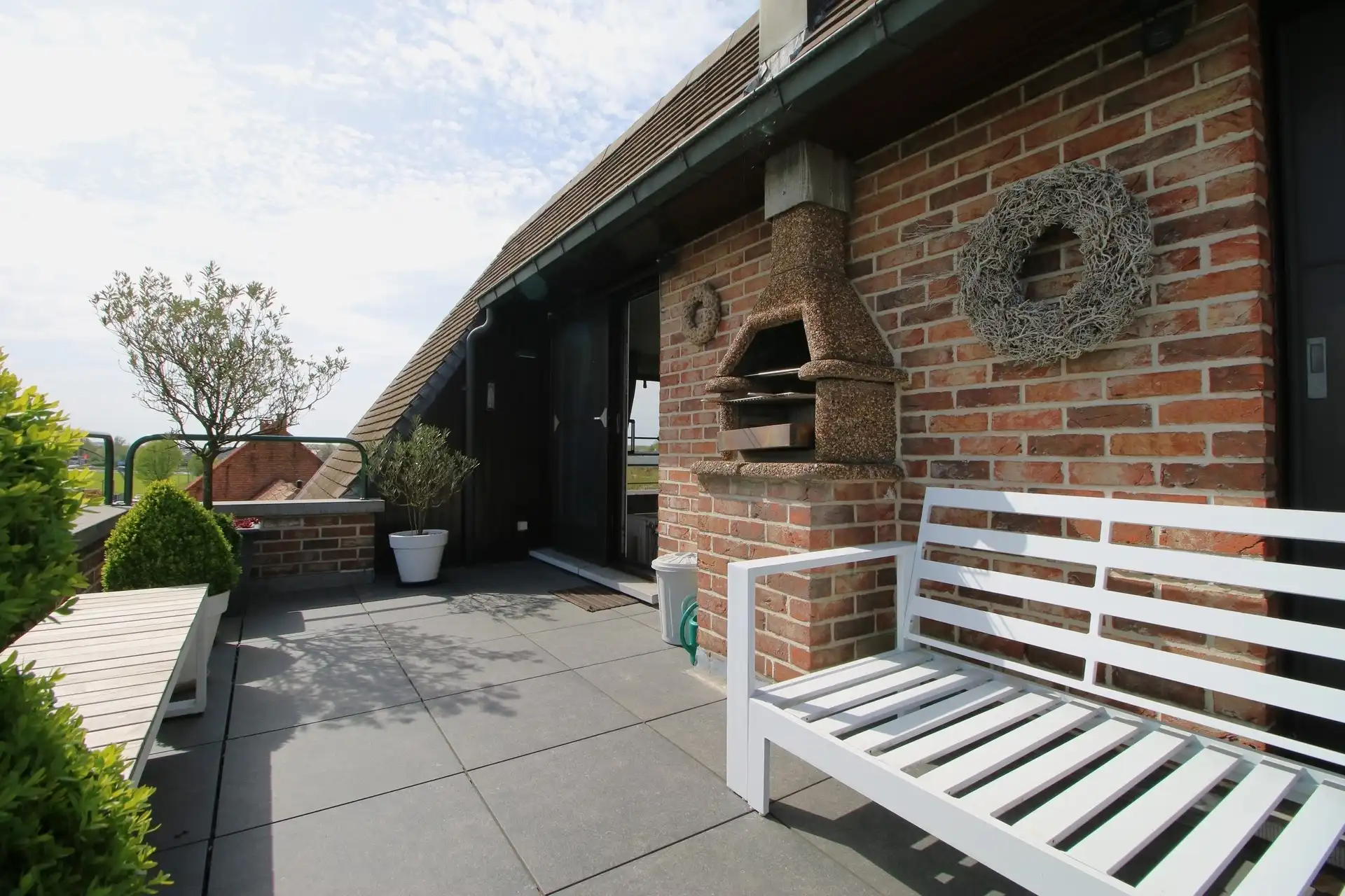 Ruim appartement op 3de verdieping met 2 garages foto 22