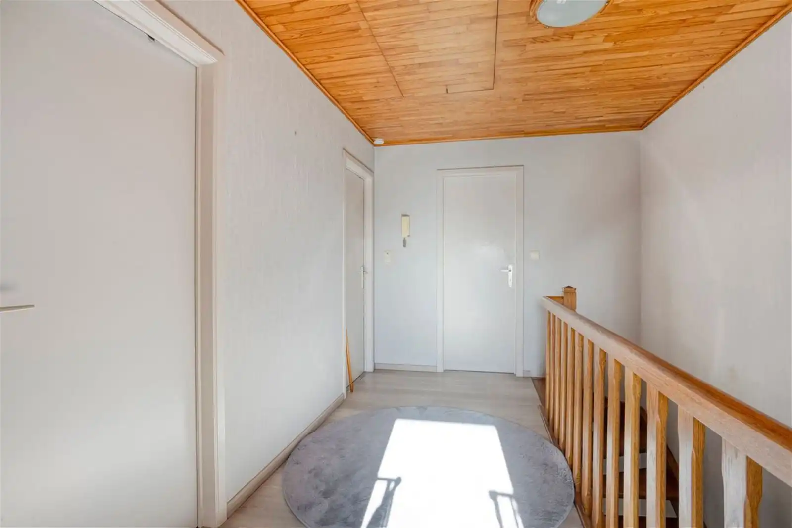 Ruime 3-gevel woning (274m²) met 3 slaapkamers, grote garage en mooie tuin foto 11