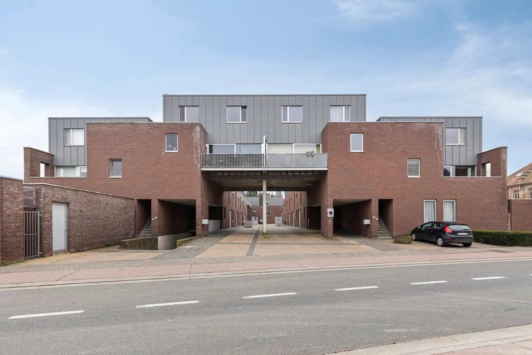 Binnenstaanplaats met afgesloten berging in Elewijt centrum foto 3