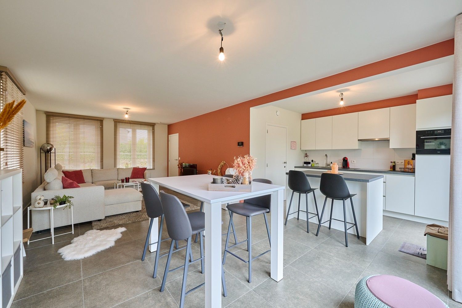 Moderne nieuwbouw woning - instapklaar en energiezuinig foto 2