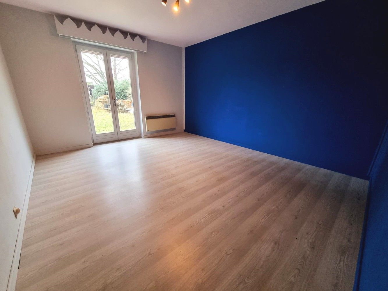 Vernieuwde woning, zeer rustig gelegen met enorm grote zolderruimte. Veel potentieel! foto 8