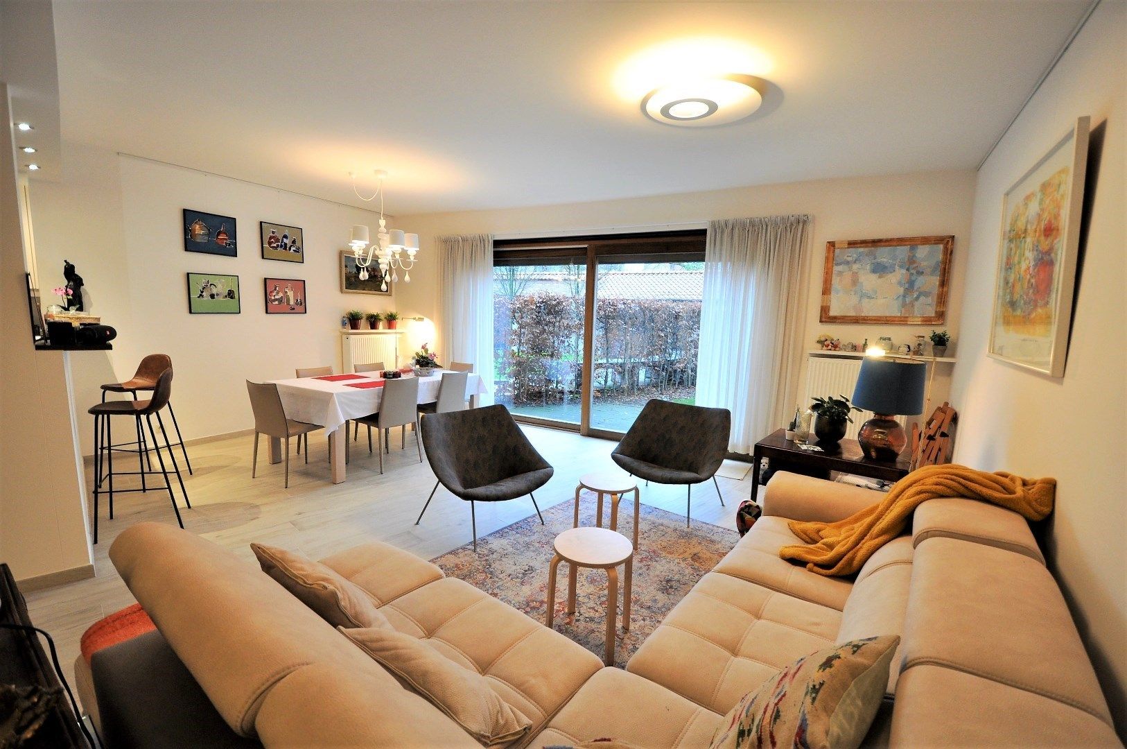 Ruim en instapklaar appartement met 2 slaapkamers, parking op een rustige groene omgeving te Brugge foto 6