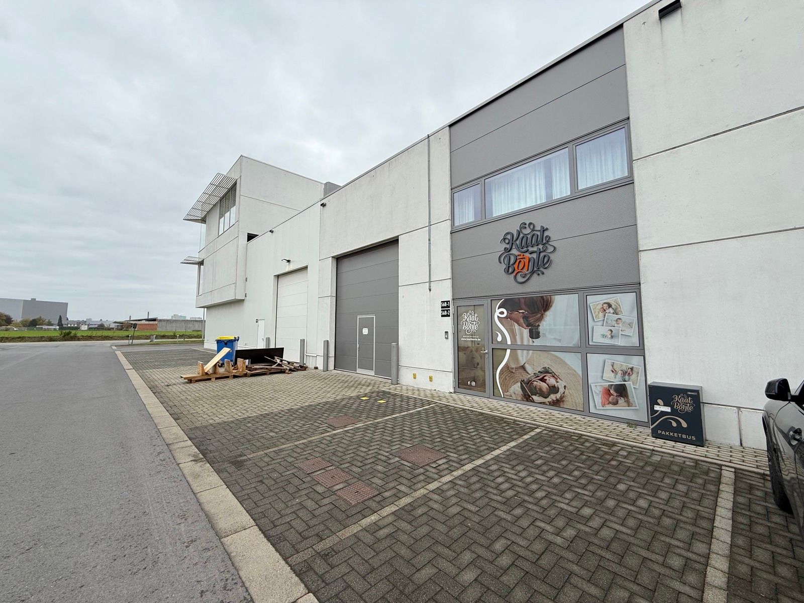 Perfect afgewerkt industriepand met kantoor en loods foto 36