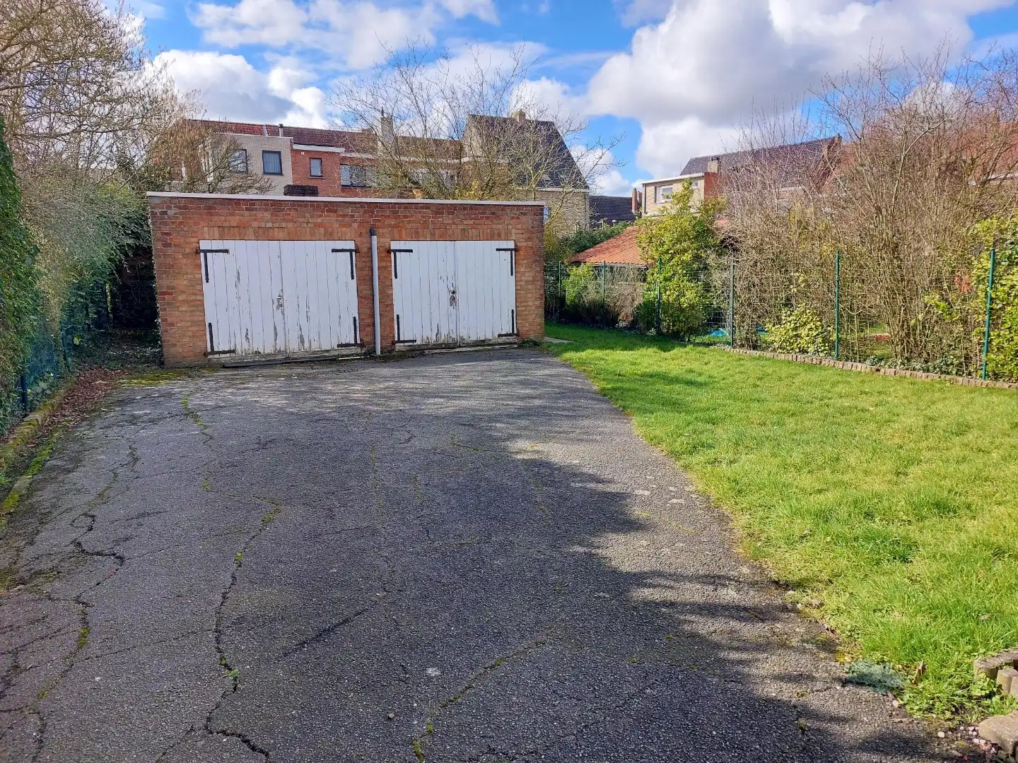 Gelijkvloersappartement met terras en garage foto 2