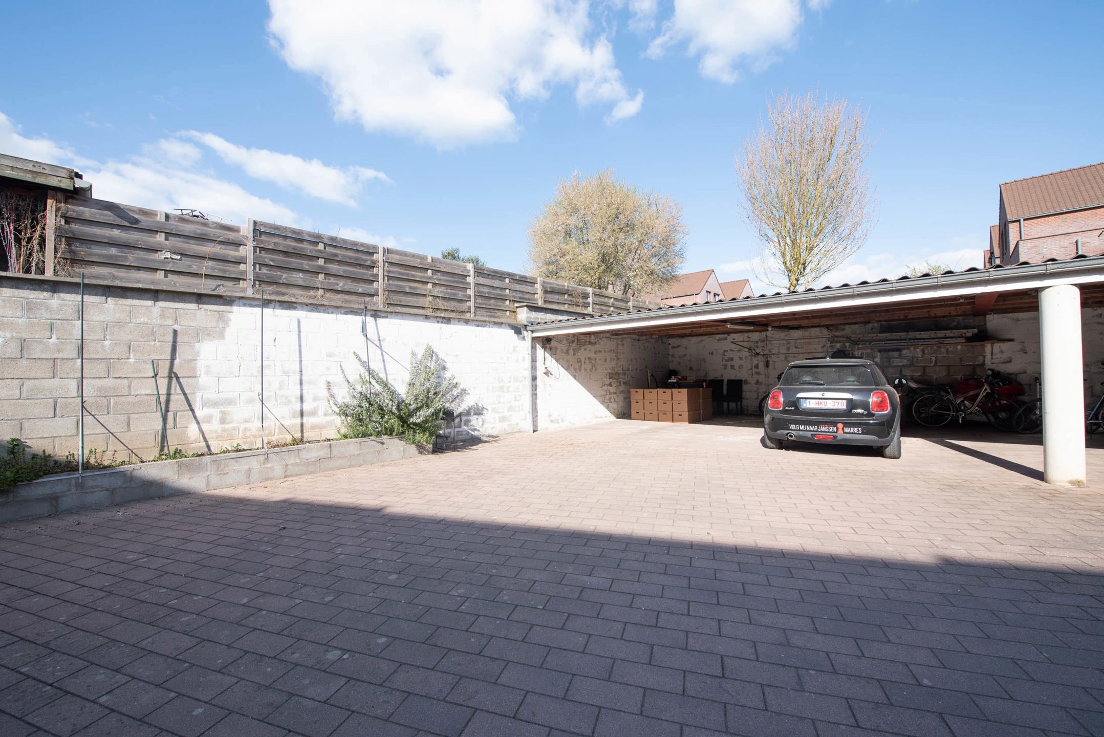 Gelijkvloers appartement met terras & autostandplaats foto 14