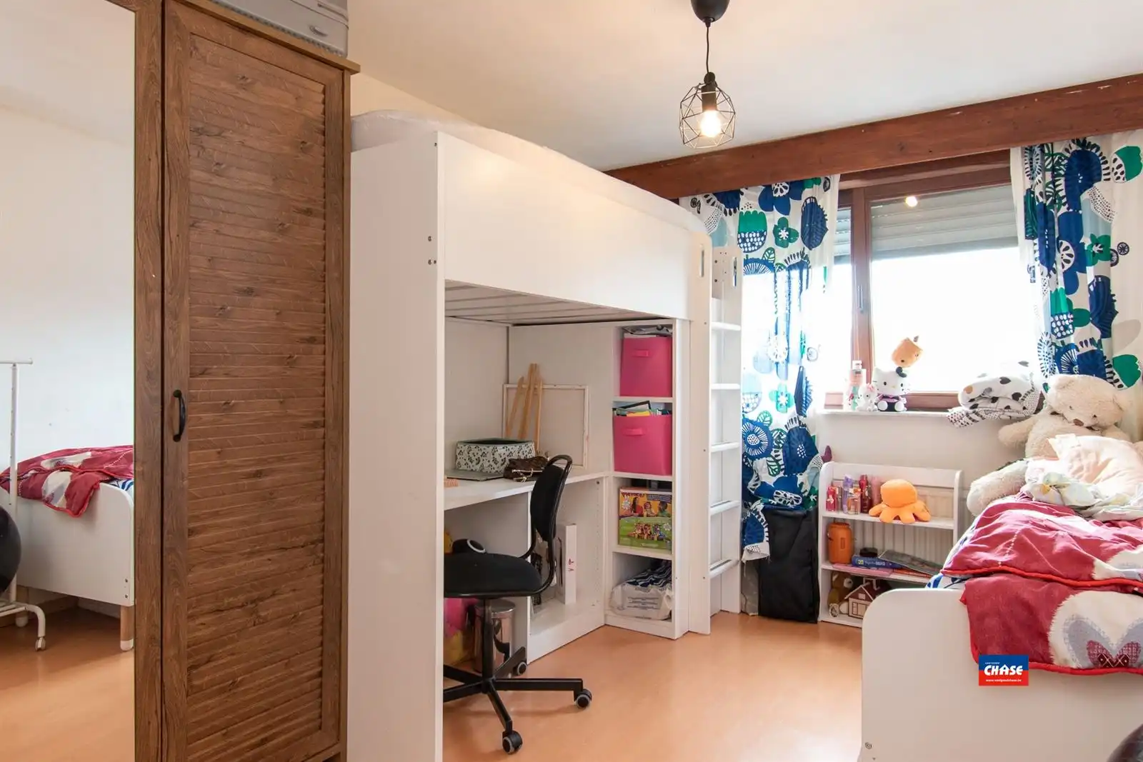 HOB met vier slaapkamers, tuin en garage foto 11