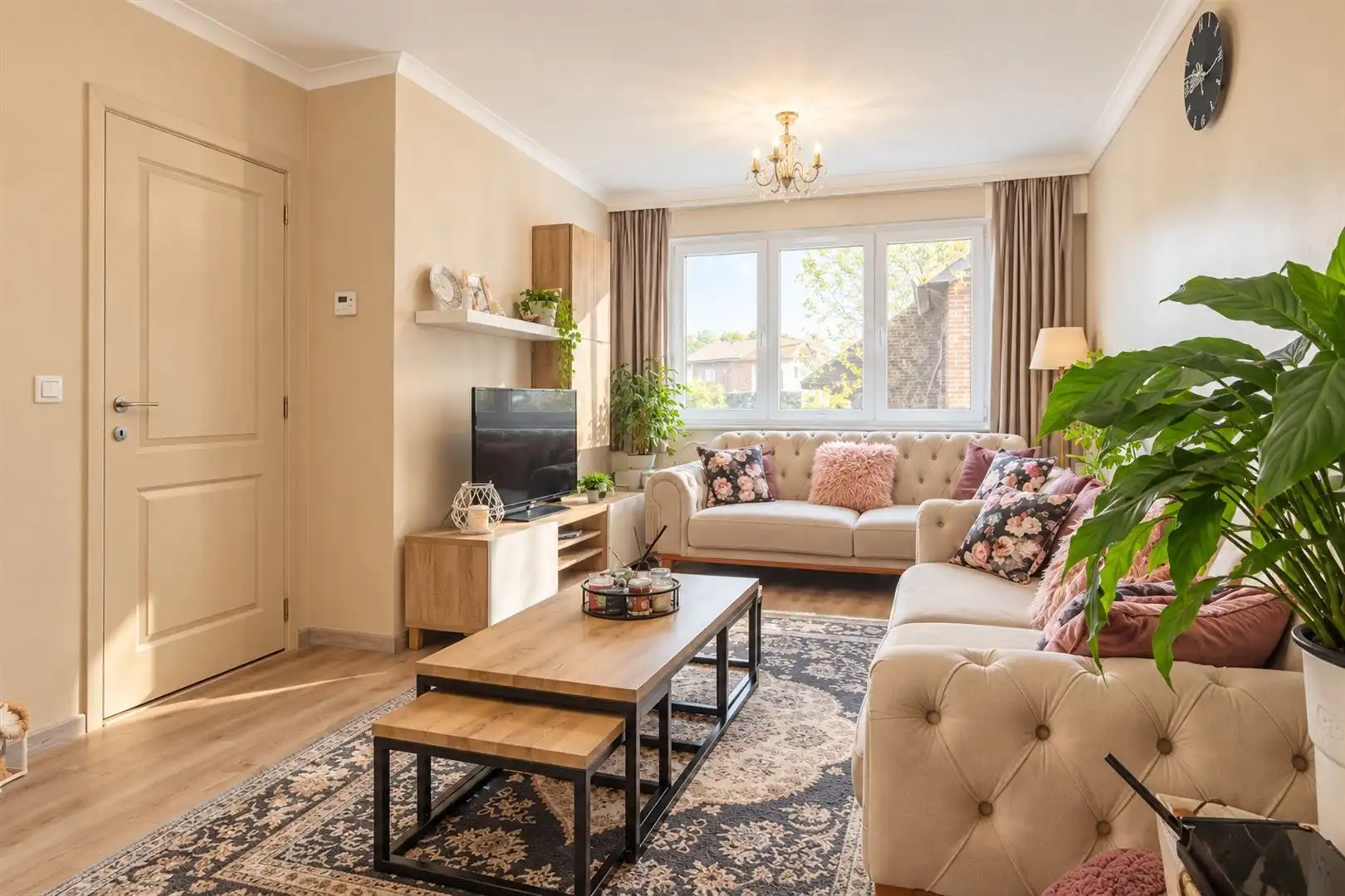 Volledig gerenoveerde woning met 4 slaapkamers op ruim perceel van 1.037 m² in Sint-Niklaas foto 4