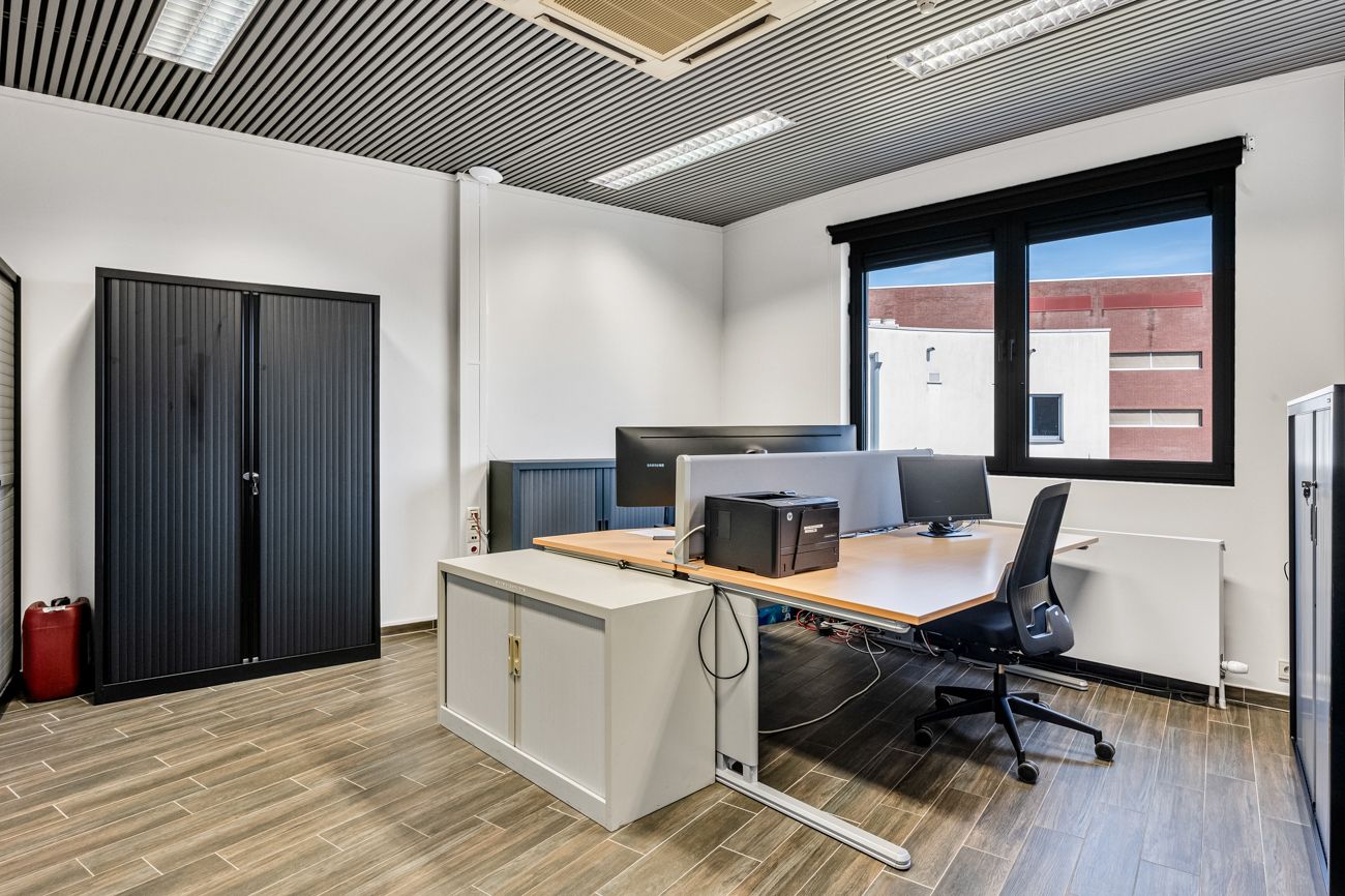 Ruim kantoorgebouw op toplocatie te Zwijnaarde foto 19