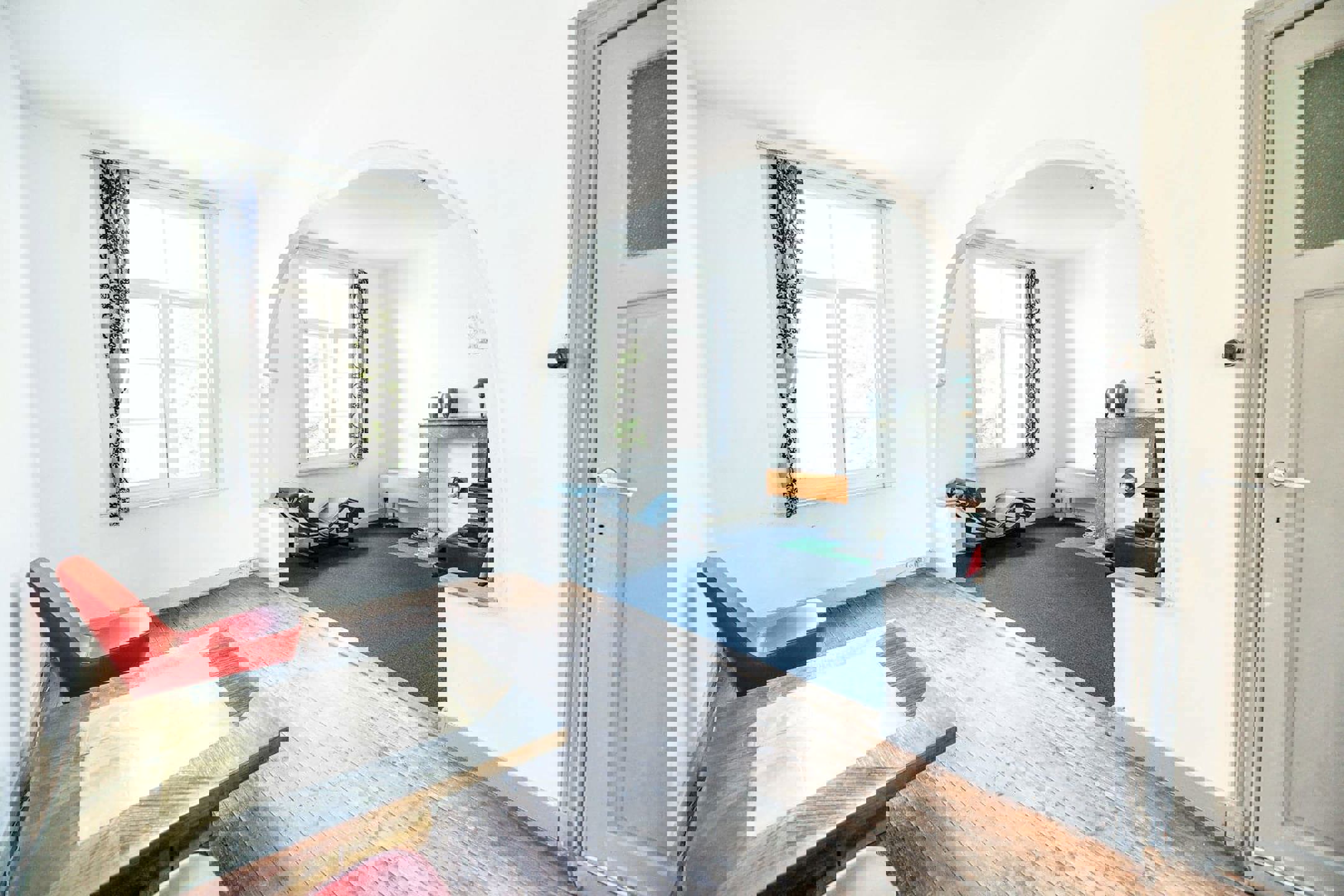 Te renoveren woning met veel potentieel! foto 5