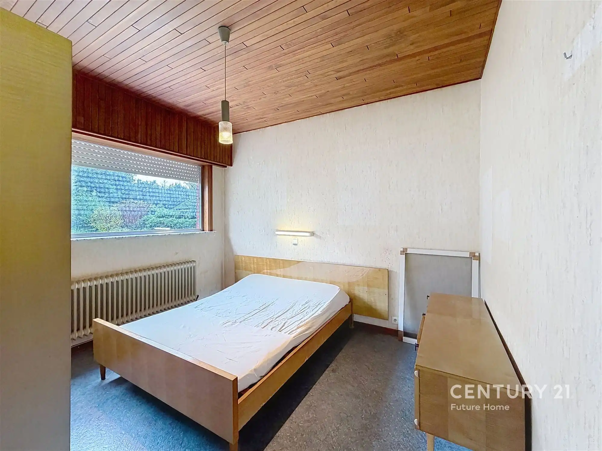 Karaktervolle architecturale woning met veel potentieel foto 14