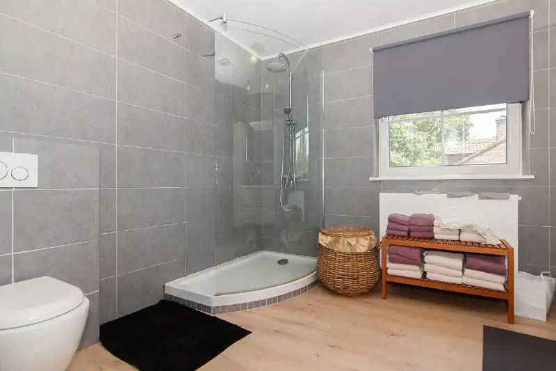 Rustig gelegen, ruime woning op een perceel van 6 aren 65 centiaren. Riante indeling met 4 slaapkamers en een open leefruimte die uitgeeft op de tuin. foto 20