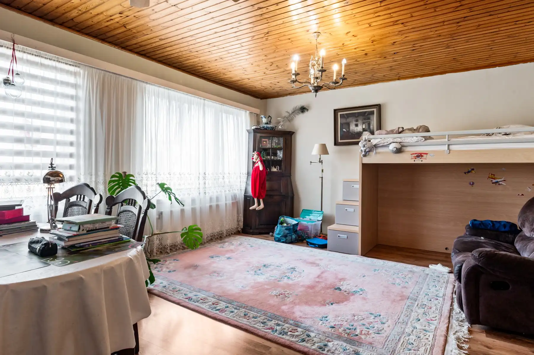 Opbrengsteigendom met garages en appartement foto 9