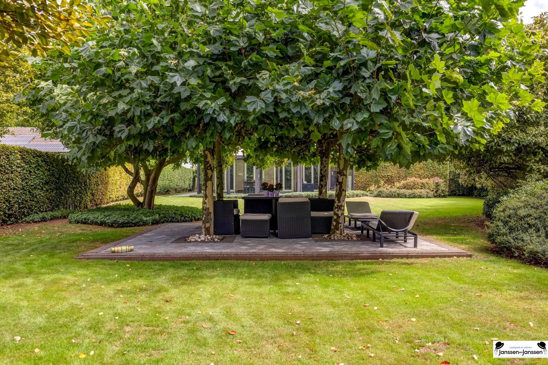 Charmante laagbouwwoning met 3 slaapkamers en prachtige tuin foto 24