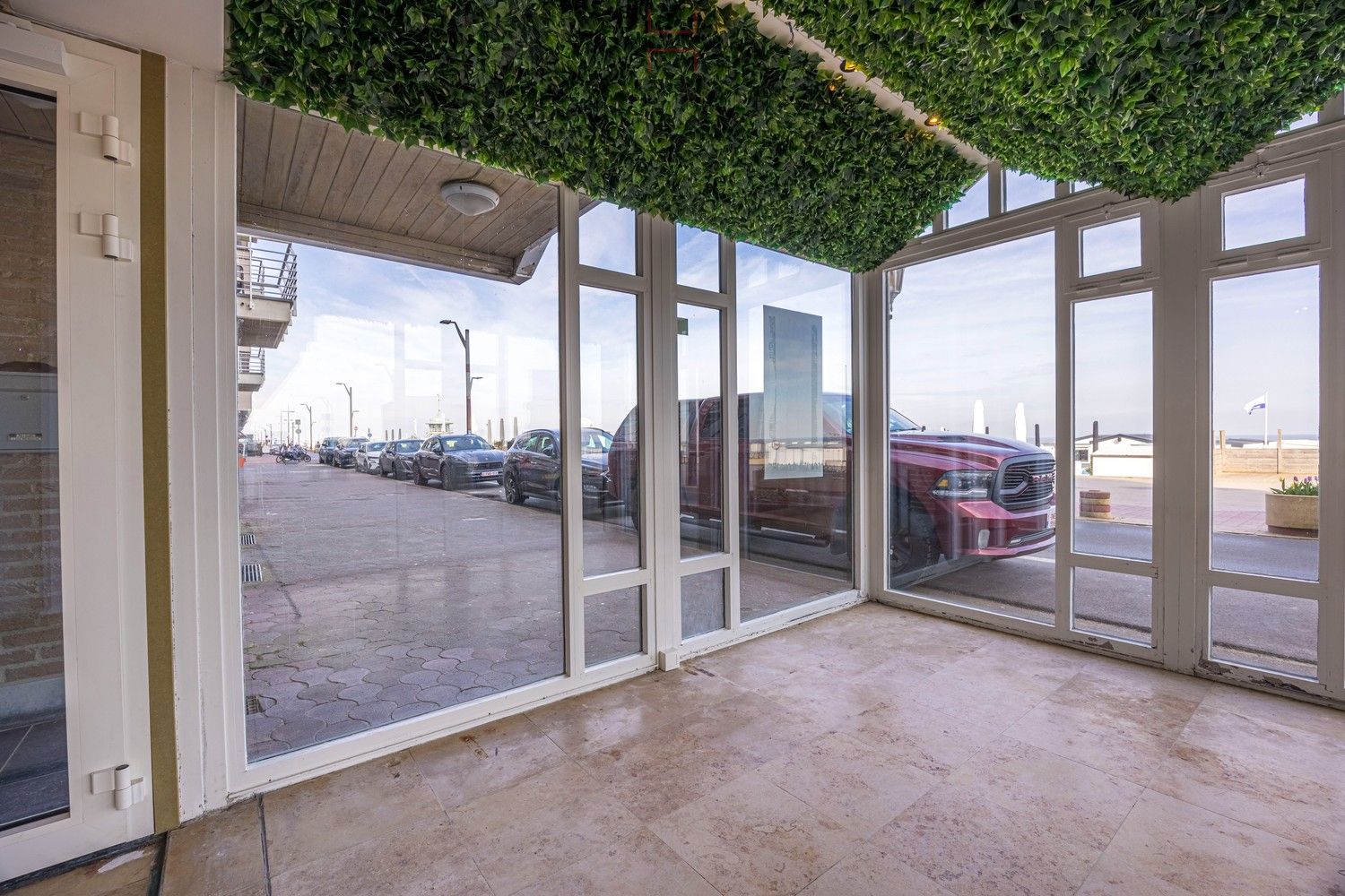 Handel / horeca gelijkvloers op de Zeedijk van Knokke. foto 18