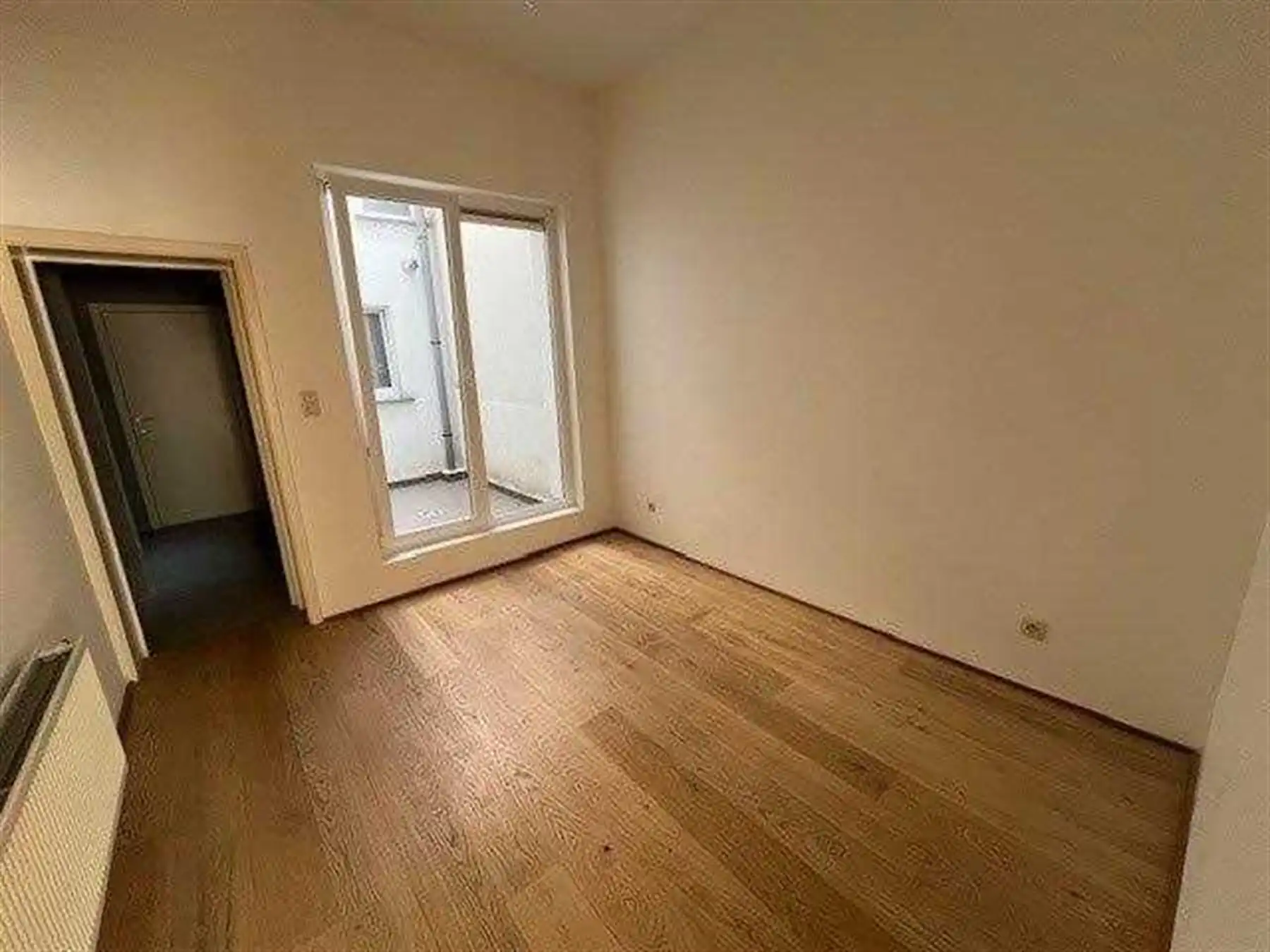 Woning met 3 verhuurde units en ruim magazijn met aparte toegang foto 3