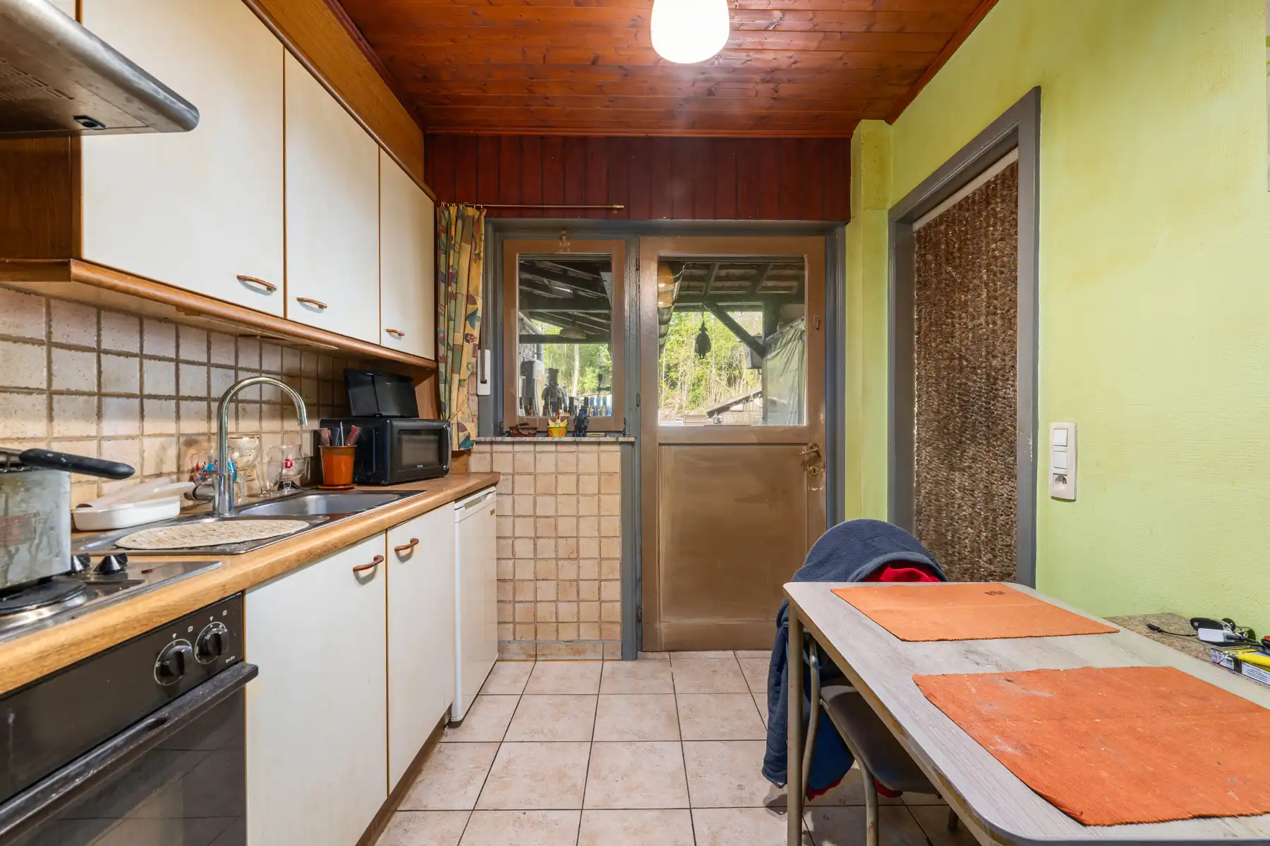 Woning met garage en tuin in de directe omgeving van de E40 foto 6