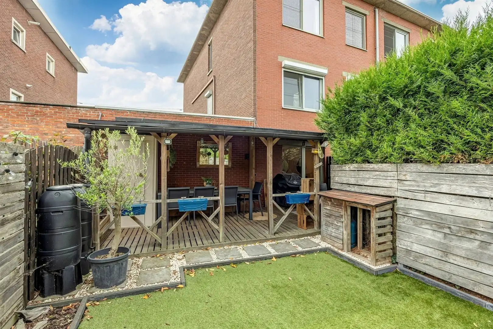 Hedendaags 2-slaapkamerappartement met tuin, garage en praktijkruimte  foto 19