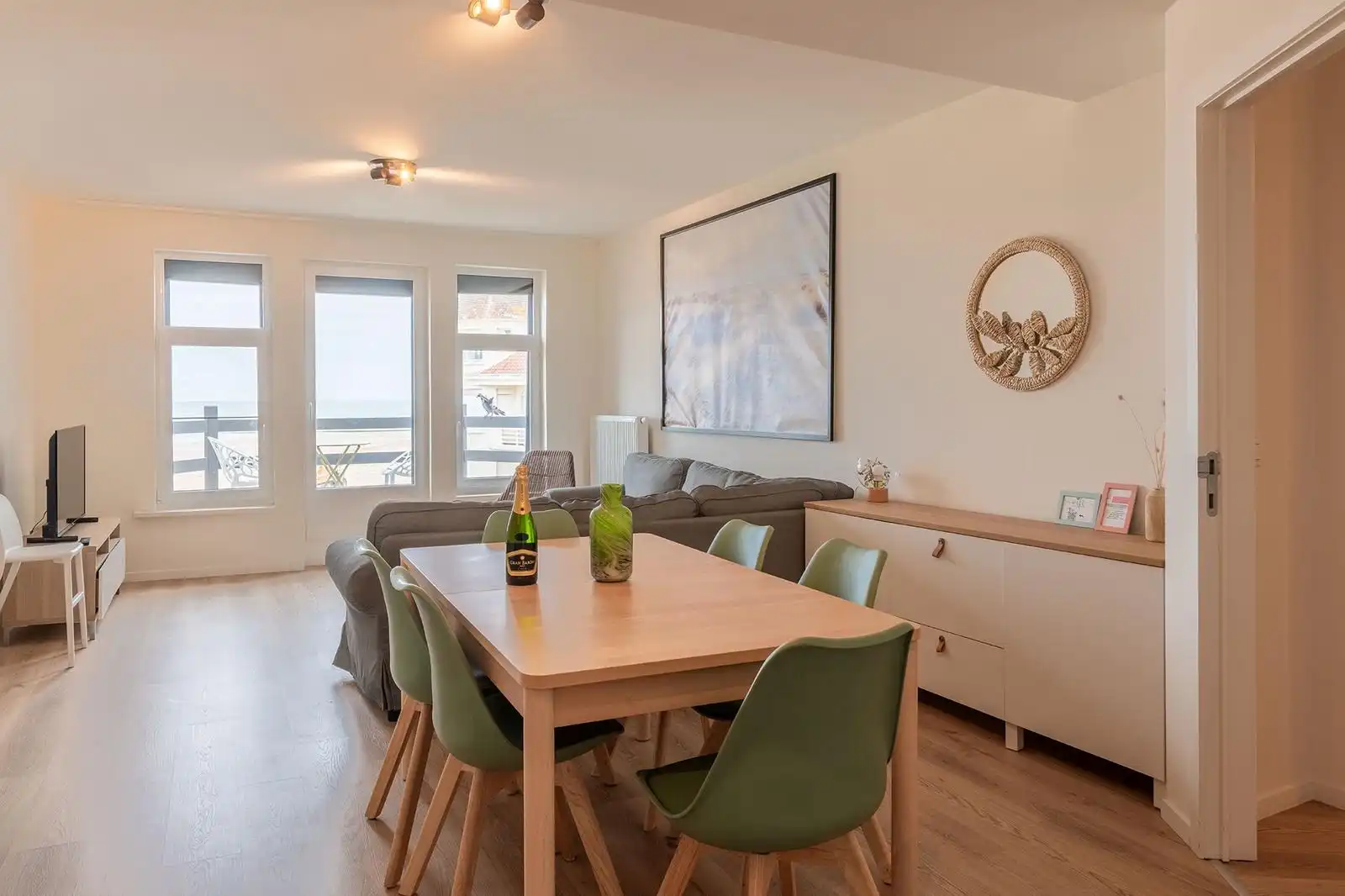 Prachtig 2-slaapkamerappartement met frontaal zeezicht foto 5