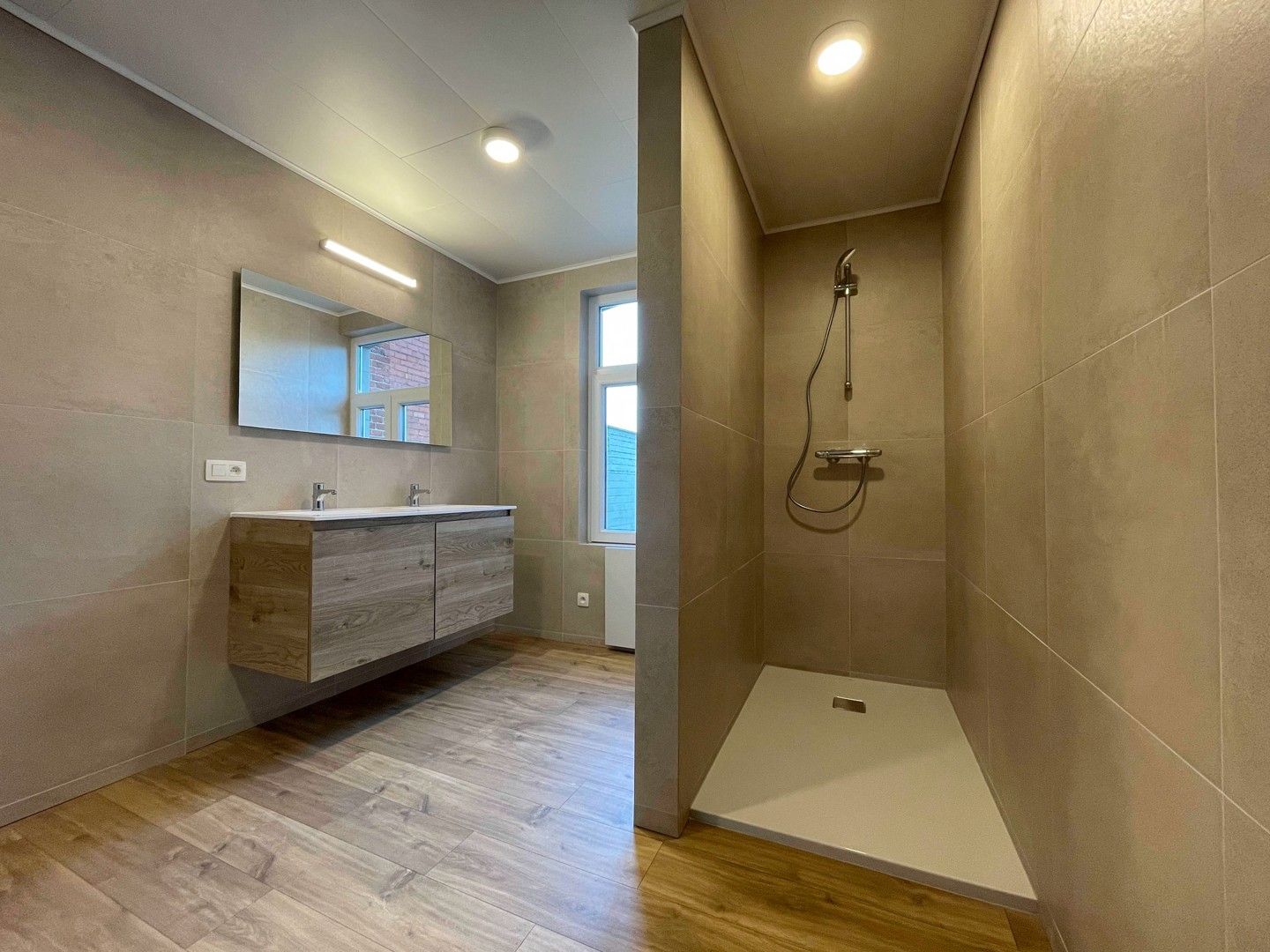 Instapklare woning met 3 slaapkamers en garage nabij het centrum van Tielt (Meulebeke)! foto 8