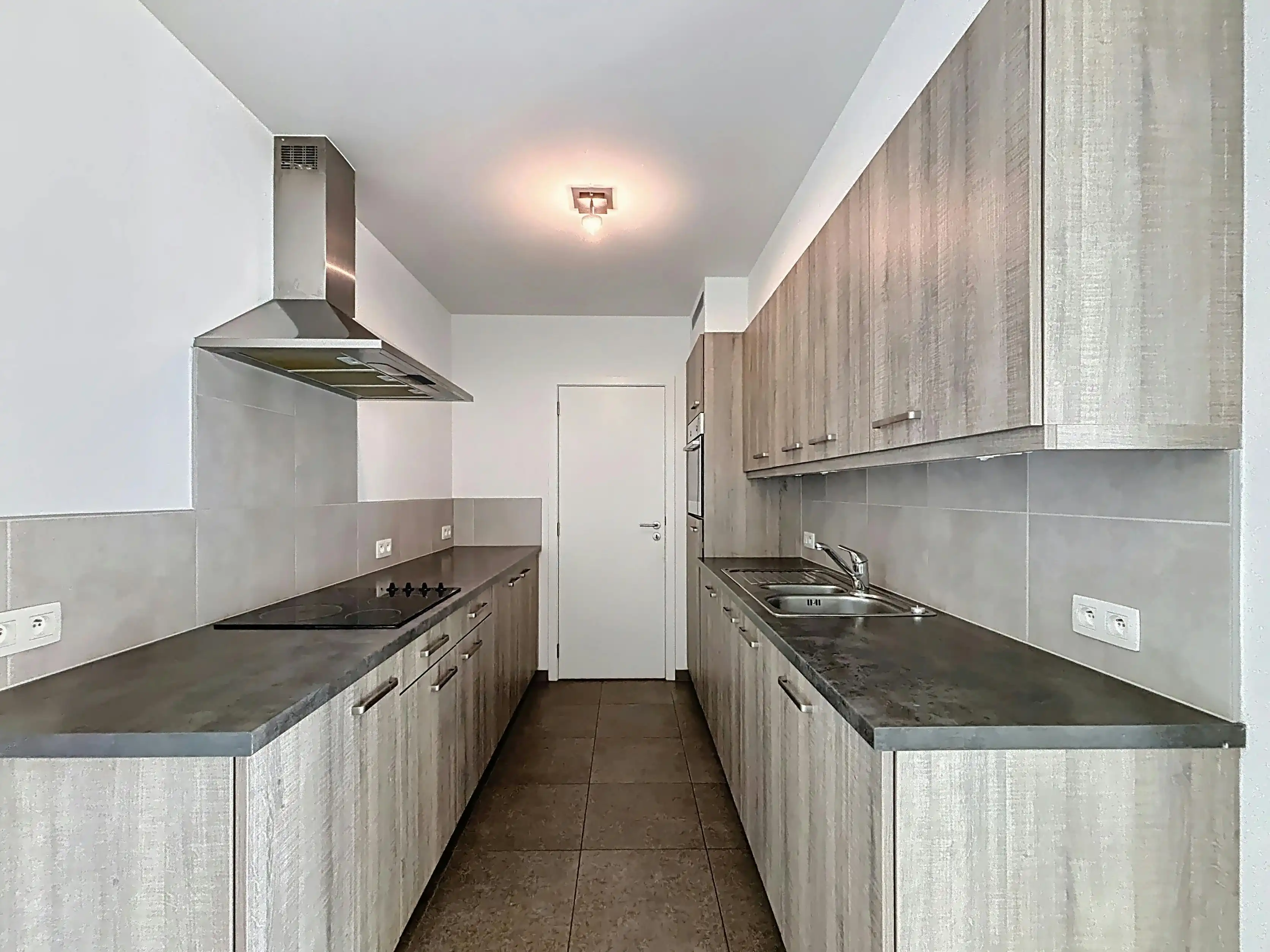 Eeklo Centrum: Instapklaar 1-slaapkamerappartement met garagebox foto 5