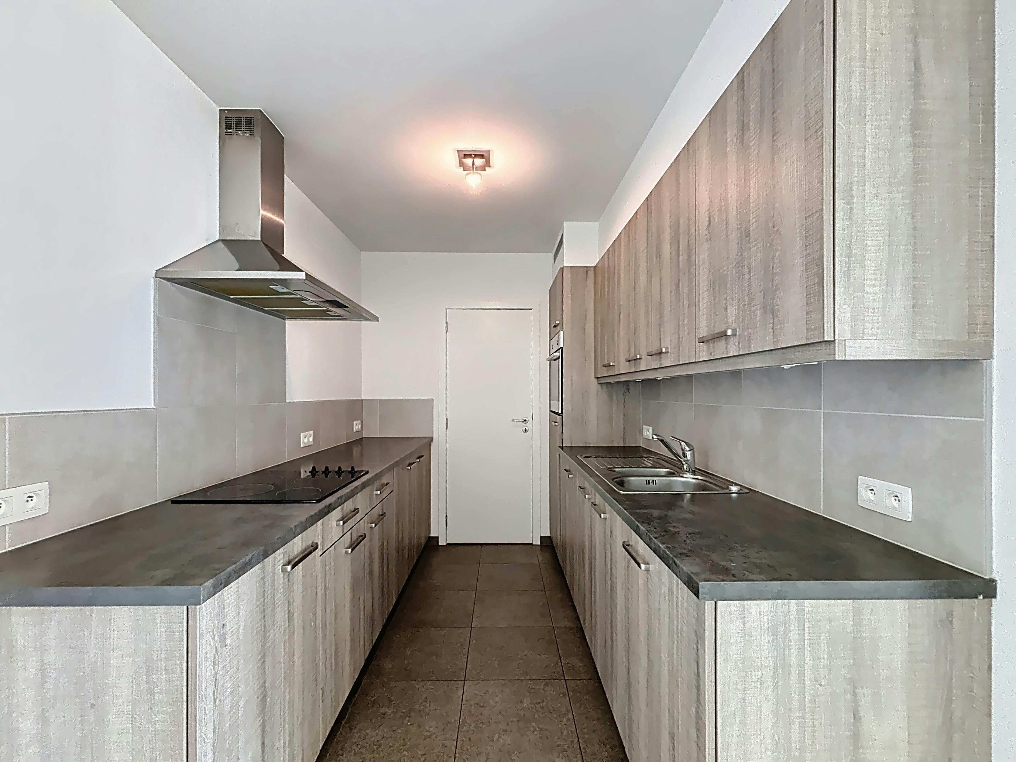 Eeklo Centrum: Instapklaar 1-slaapkamerappartement met garagebox foto 6