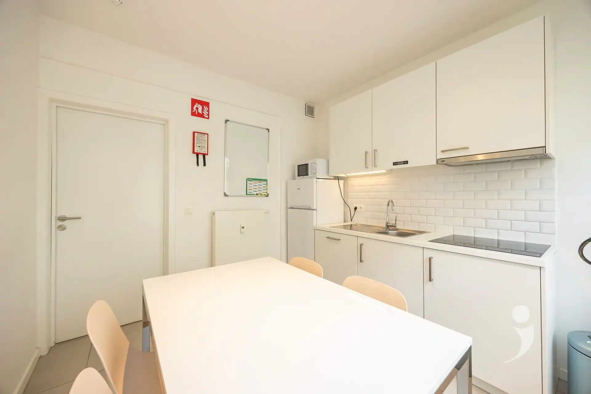 Building met 8 kamers foto 10