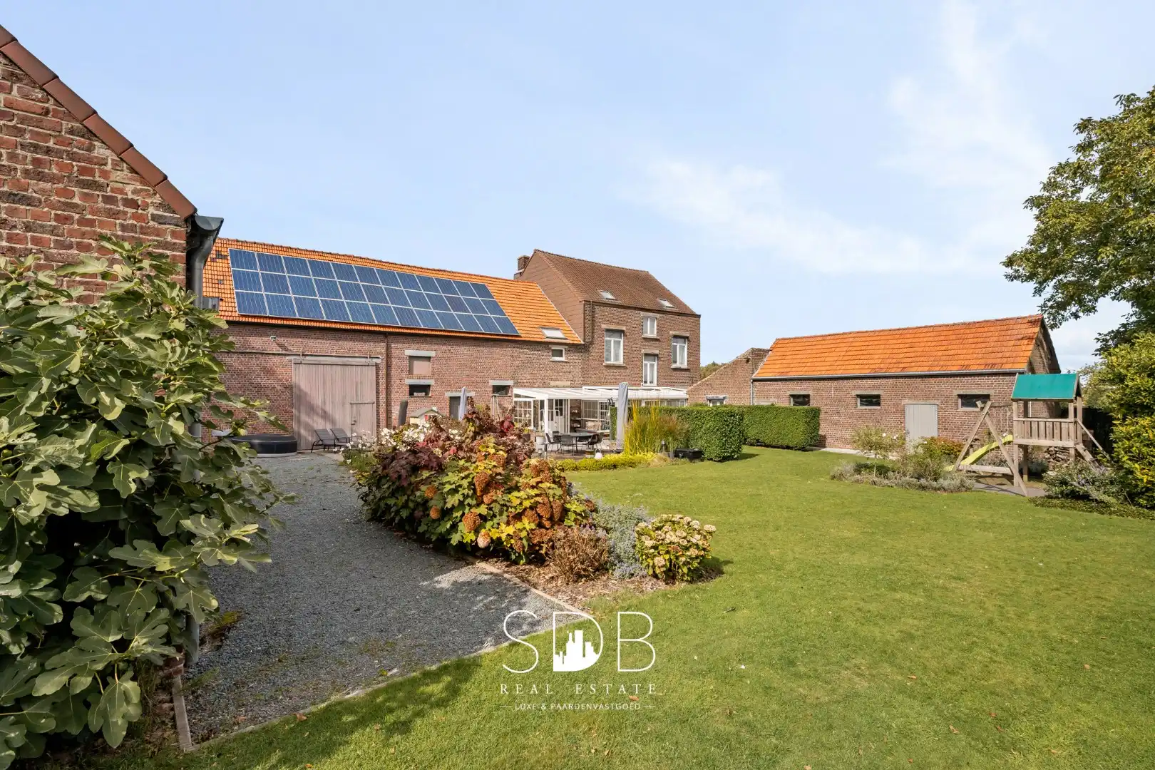 Prachtige landelijke hoeve woning met gezinstuin en graslanden op 1hectare foto 5