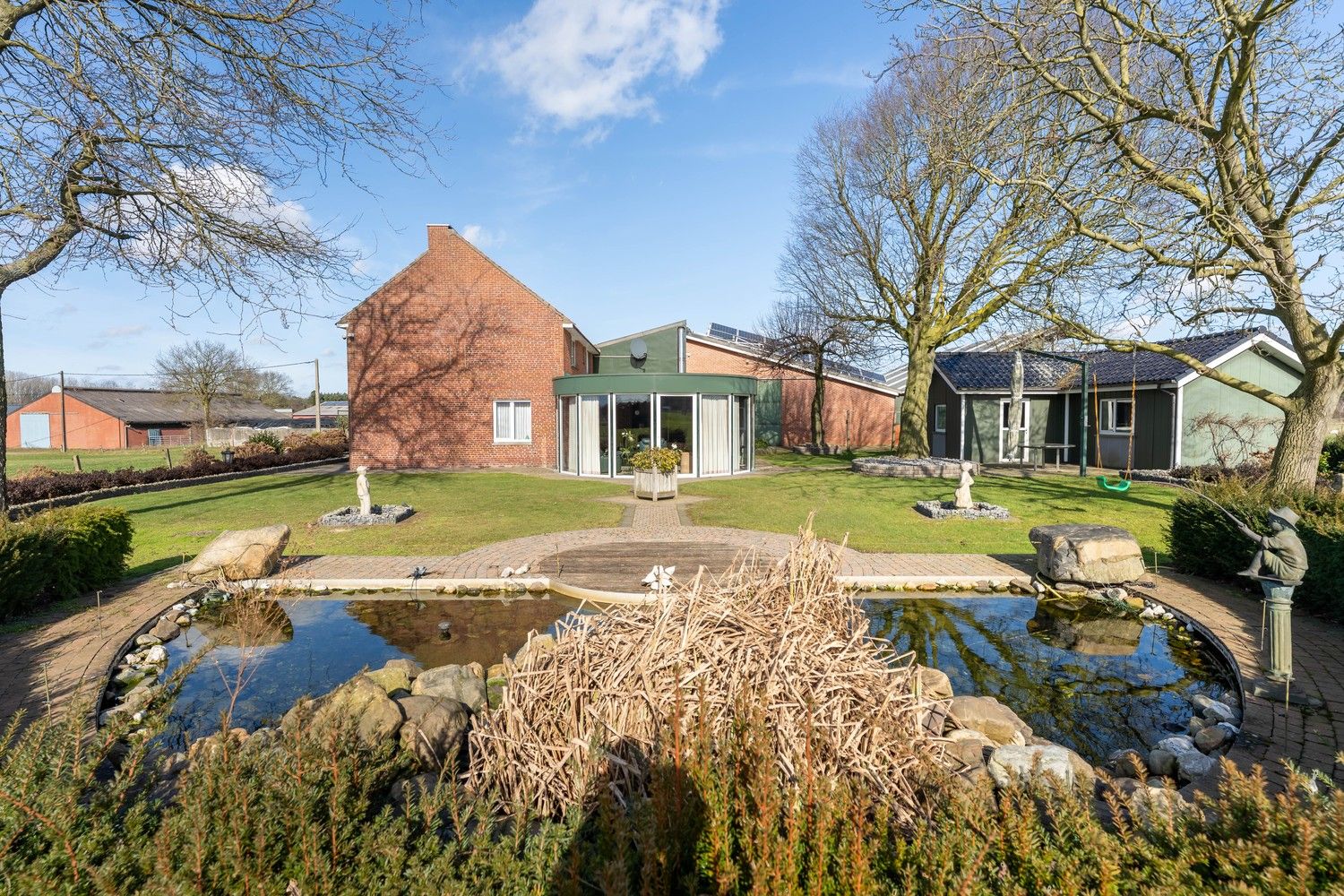 Prachtige hoeve op een ruim perceel van maar liefst 5ha 12a 12ca foto 8