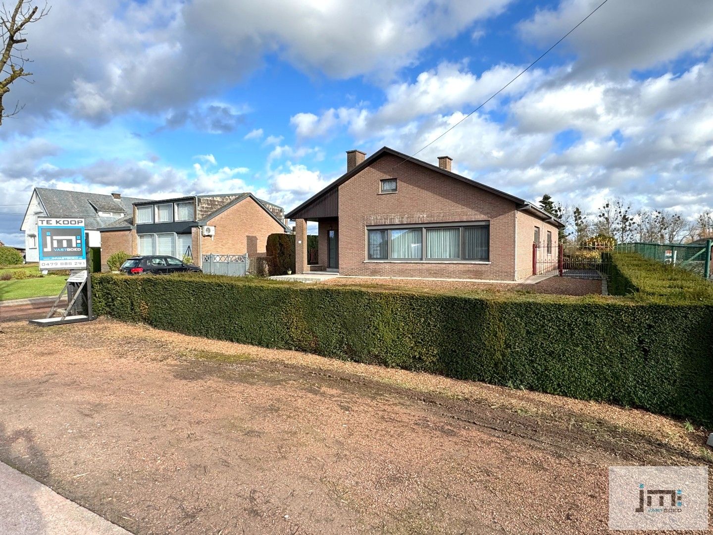 Hoofdfoto van de publicatie: Goed onderhouden woning met ruime garage en carport