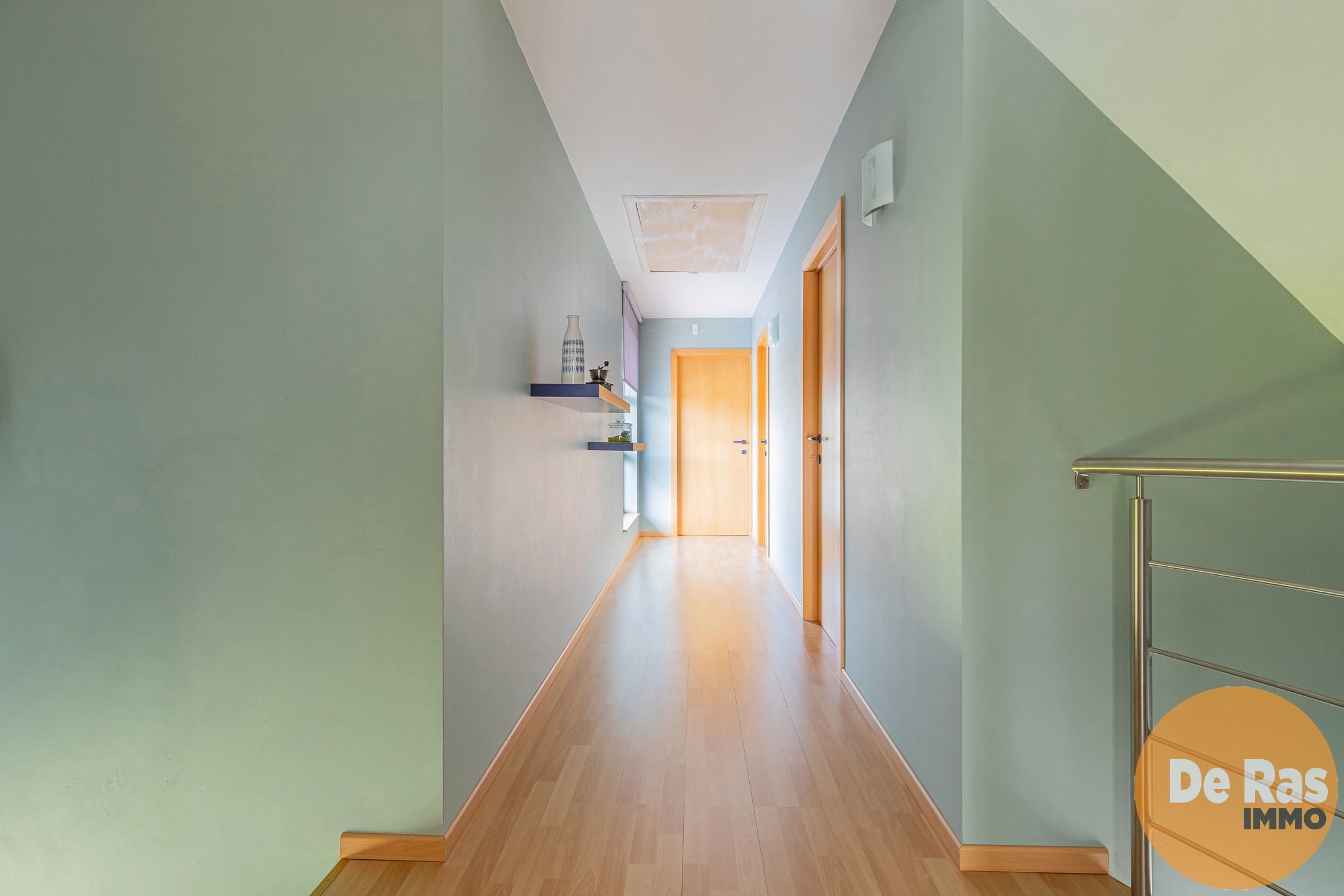 HILLEGEM - Villa in een rustige straat nabij invalswegen foto 13