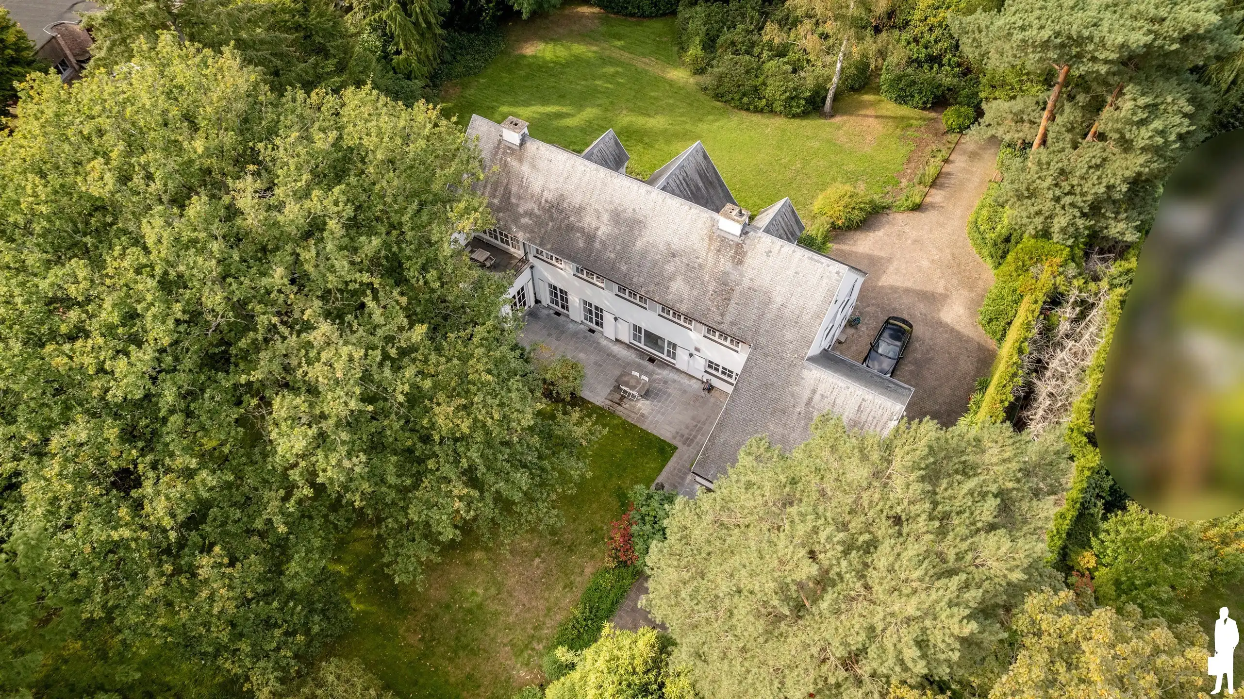 In Vriesdonk, statige villa met parktuin en prachtige gemeenschappelijke vijver waardoor men een weids uitzicht heeft. foto 4