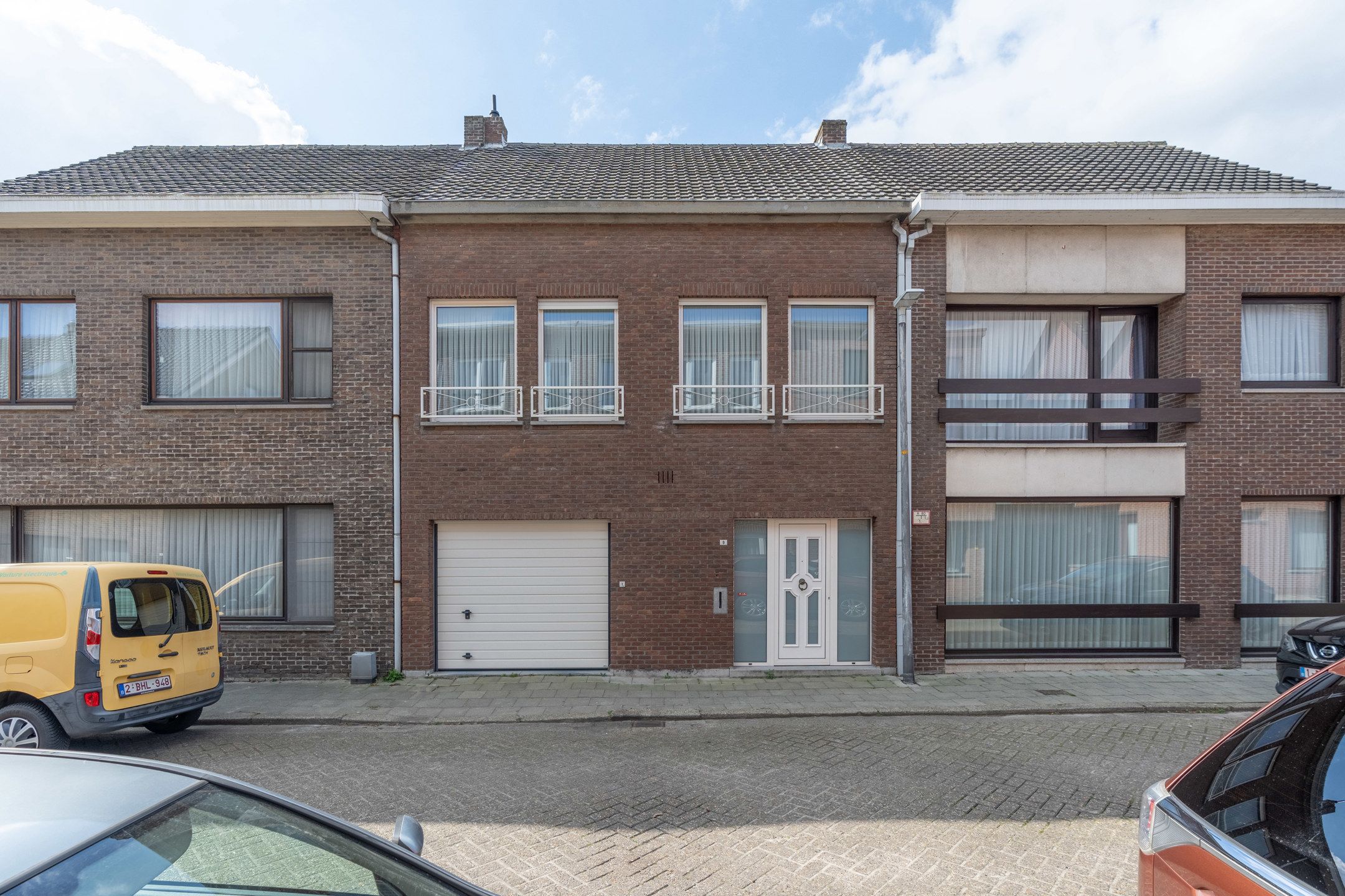 Instapklare gezinswoning met garage en tuintje te Turnhout. foto 3