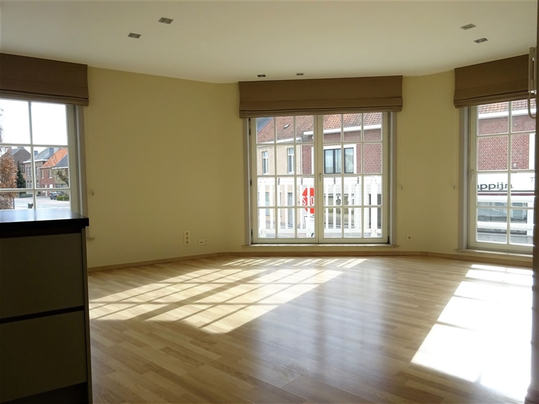 LICHTRIJK APPARTEMENT MET 2 SLAAPKAMERS EN GARAGE foto 2