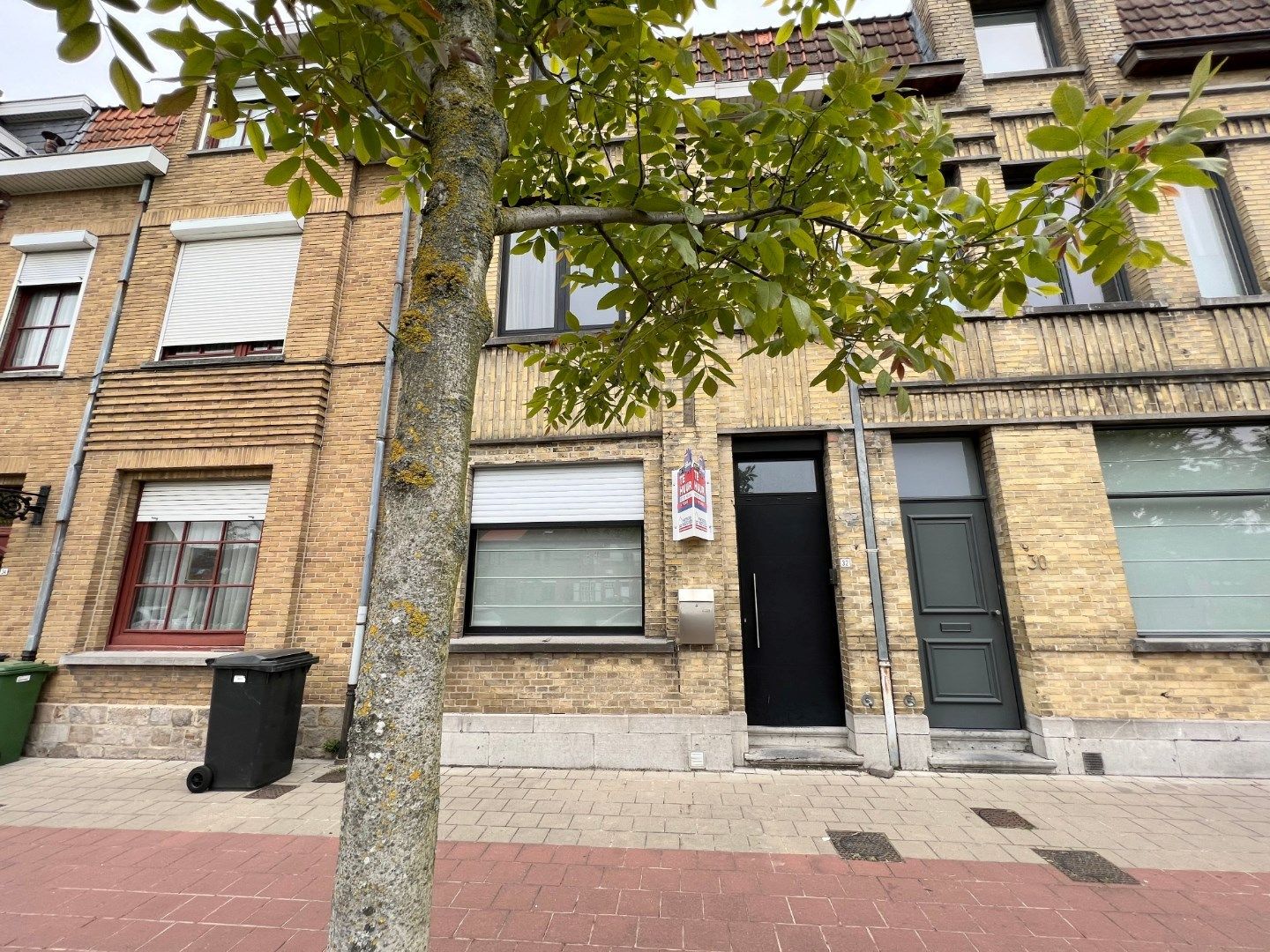 RUIME STADSWONING MET 4 SLAAPKAMERS EN TUIN IN IEPER foto 2