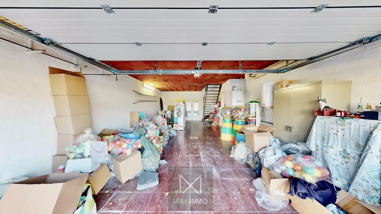 Instapklare gezinswoning met 3 slaapkamers, dubbele garage, ruim atelier en zonnige tuin in Rekkem foto 14