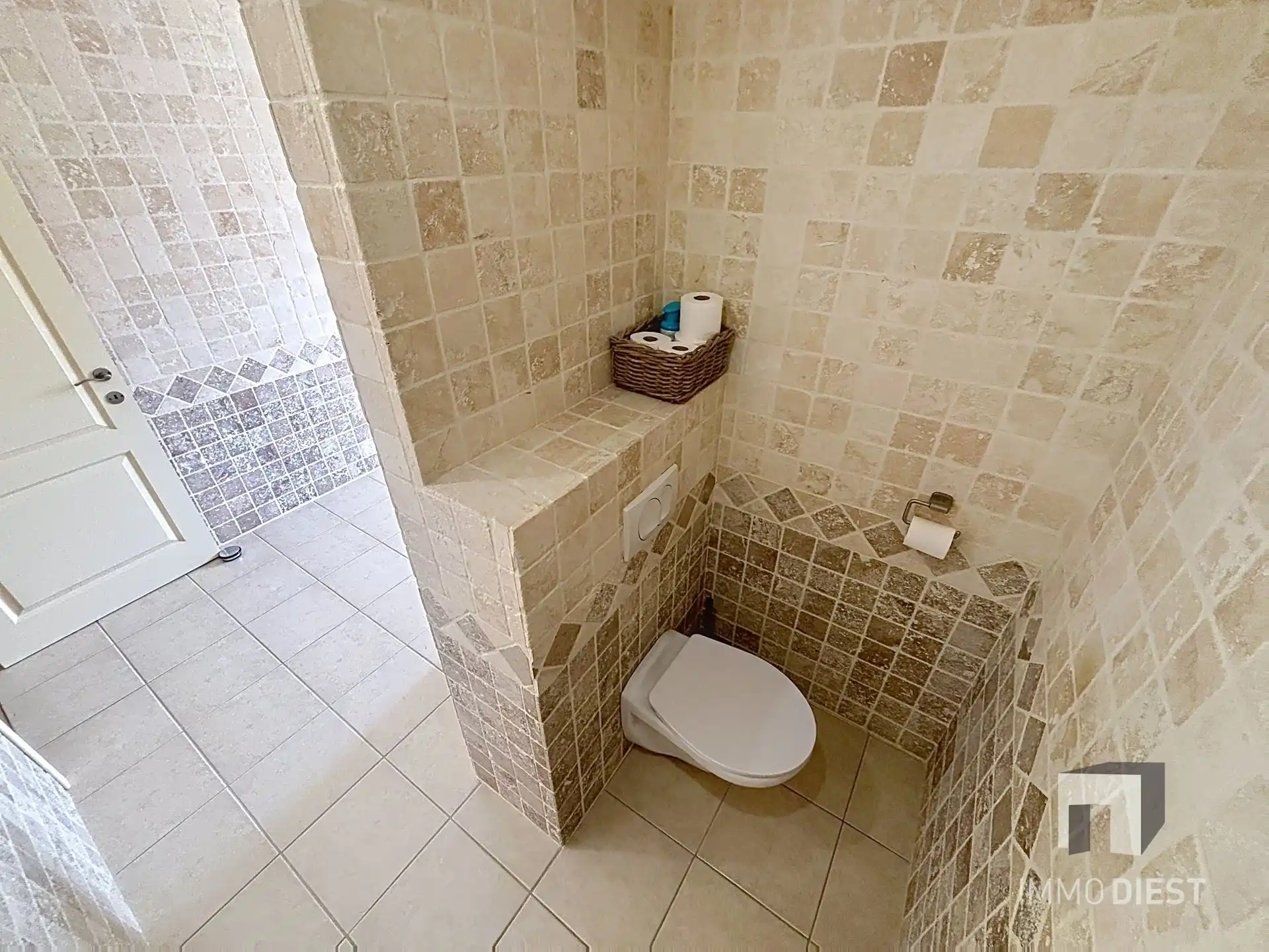 Trendy - volledig gerenoveerde woning met 3 slaapk en 2 badkamers foto 23
