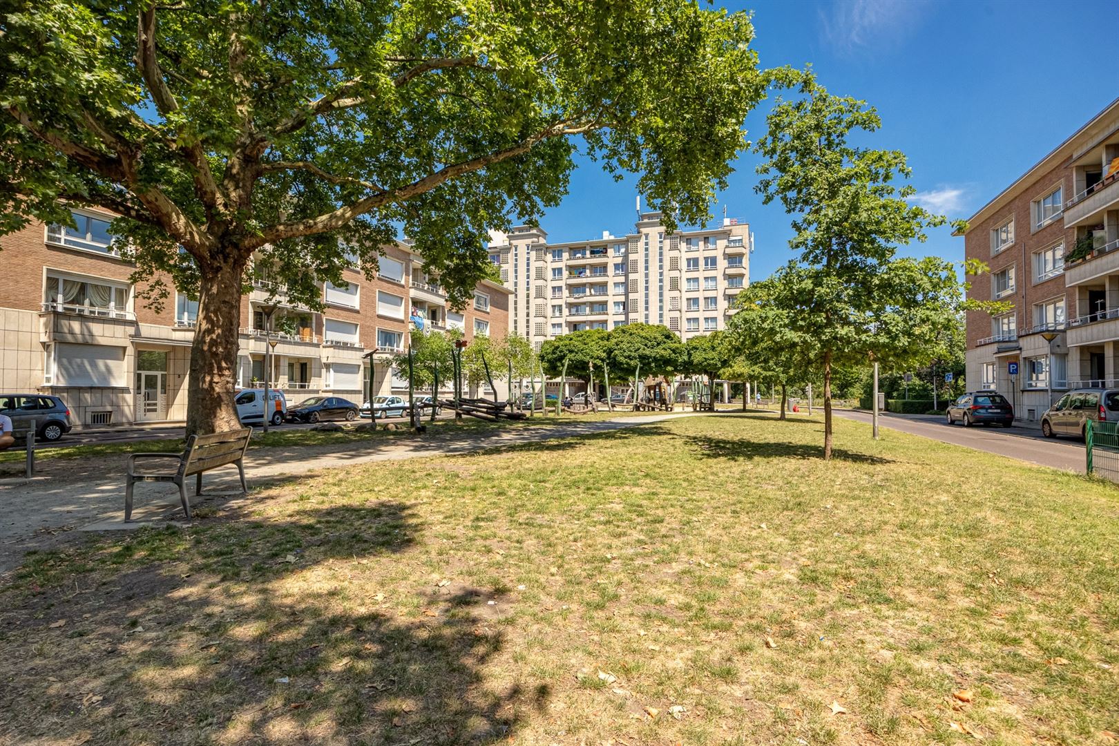 Ruim appartement met 4 slaapkamers en veel lichtinval foto 21