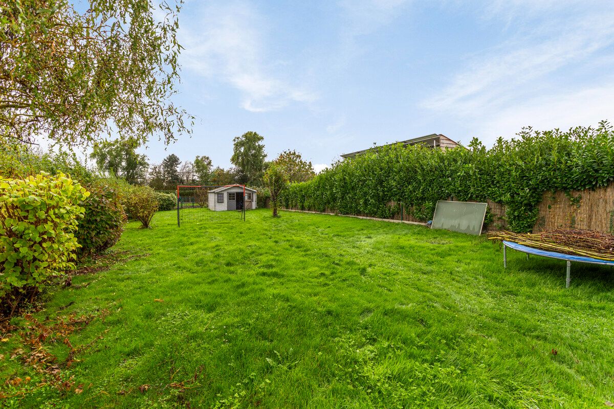 Gezinswoning met 4 slaapkamers en een zongerichte, uitgestrekte tuin. foto 20