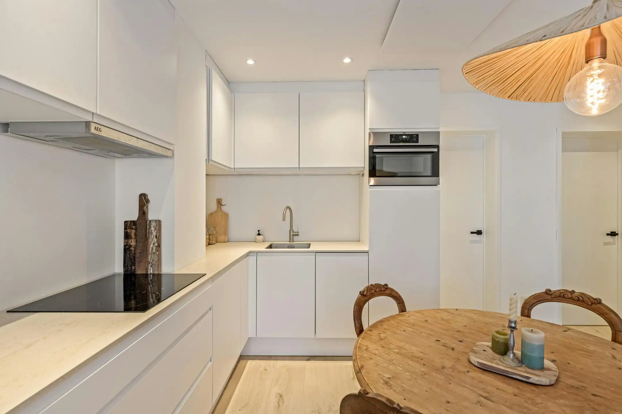 Instapklaar 2 slaapkamer appartement te koop in Heist foto 8